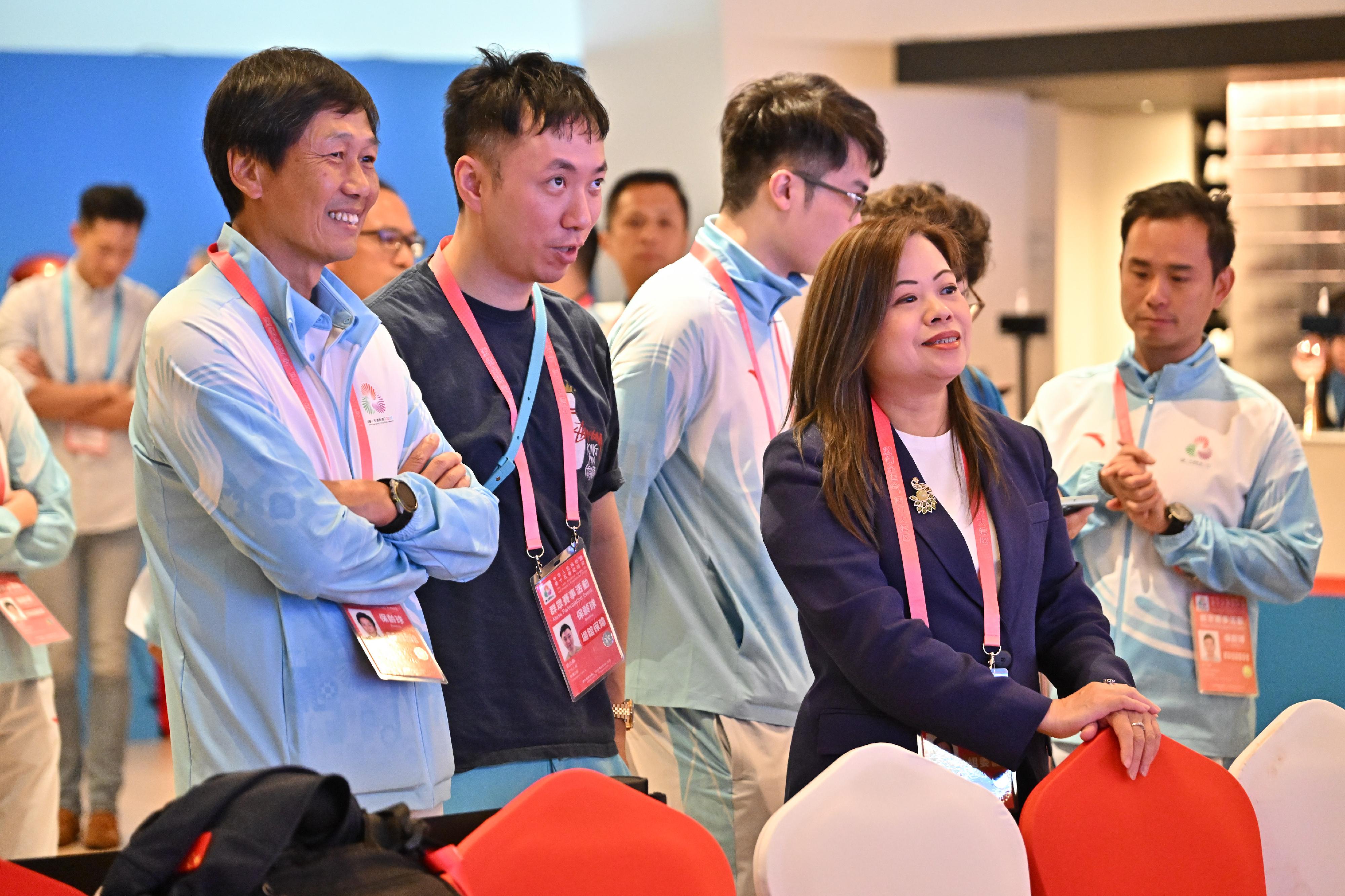 The finals of the bowling mass participation event of the 15th National Games was held at the Kai Tak Sports Park Bowling Centre today (August 22). Photo shows the Secretary for Culture, Sports and Tourism, Miss Rosanna Law (second right), and the Head of the National Games Coordination Office (Hong Kong), Mr Yeung Tak-keung (first left), watching the competitions and cheering for the athletes.
