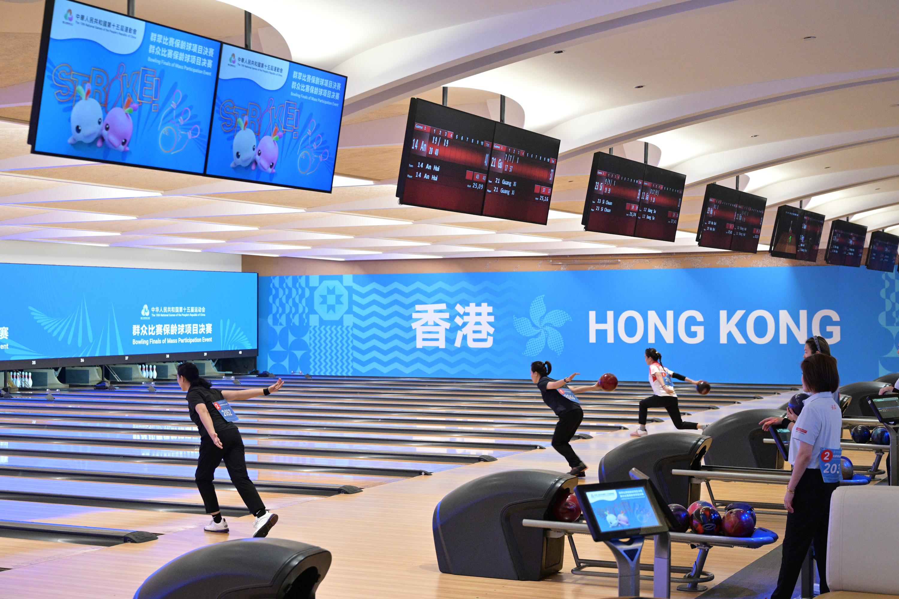 The finals of the bowling mass participation event of the 15th National Games continued at the Kai Tak Sports Park Bowling Centre today (August 23). Photo shows the women's doubles event.