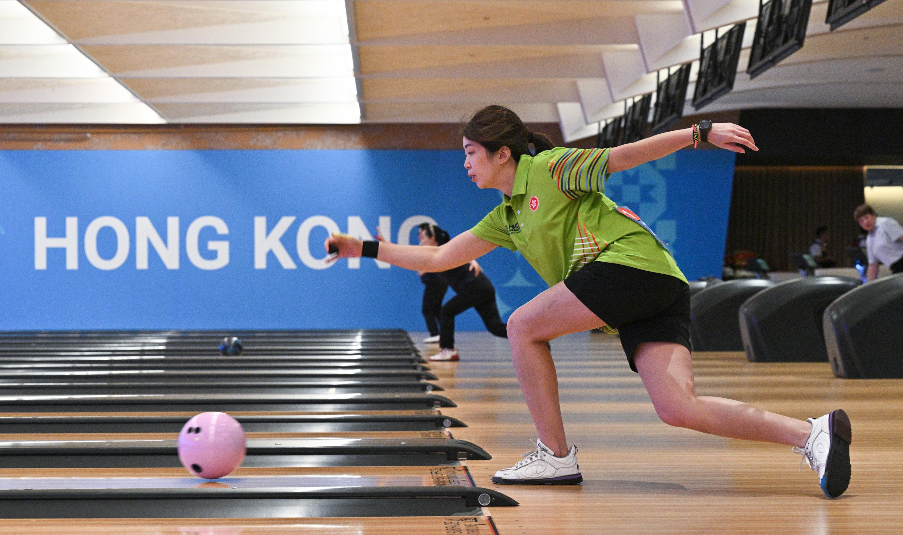The finals of the bowling mass participation event of the 15th National Games continued at the Kai Tak Sports Park Bowling Centre today (August 23). Photo shows a representative from Hong Kong team competing in the women's doubles event.