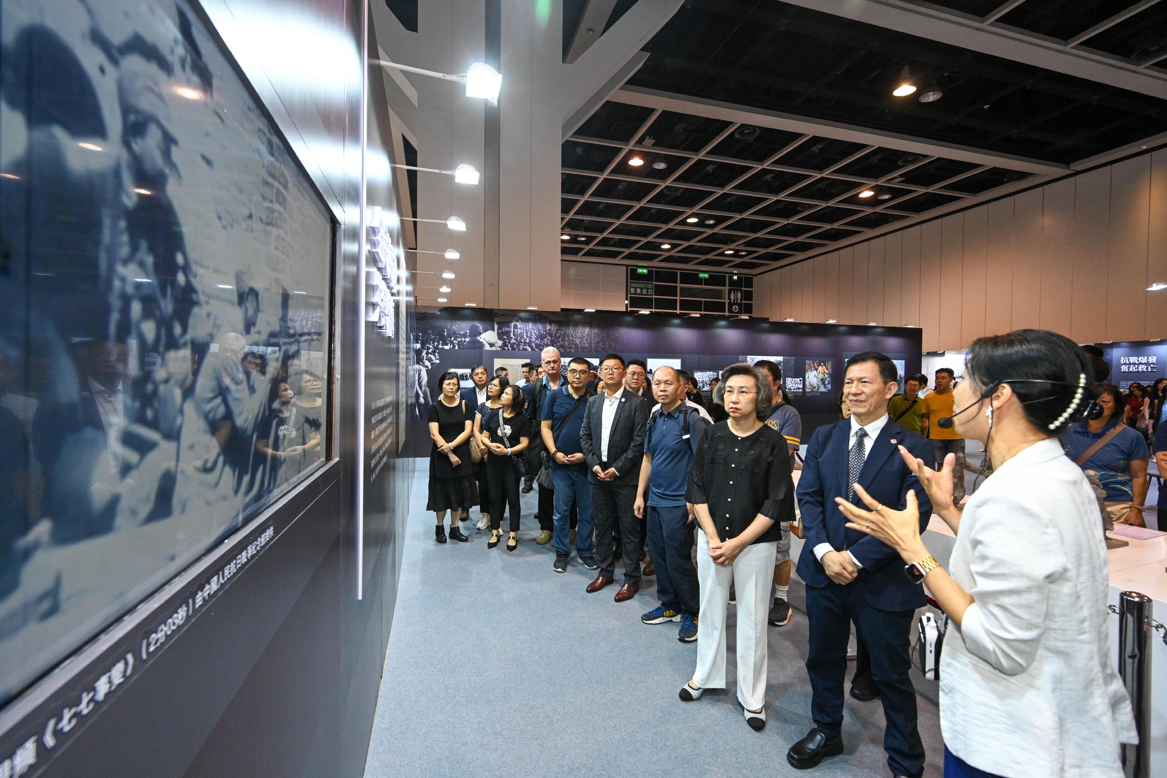 The Secretary for the Civil Service, Mrs Ingrid Yeung (third right), together with representatives from civil service staff unions, visited "Remembering History Cherishing Peace" roving exhibition in commemoration of 80th Anniversary of Victory in Chinese People's War of Resistance against Japanese Aggression and World Anti-Fascist War at the Hong Kong Convention and Exhibition Centre this evening (August 25) to gain a deeper understanding of the war of resistance against Japan to protect the country, remember history and honour martyrs. Looking on is the Chief Editor of Ta Kung Pao, Mr Yu Shijun (second right). 