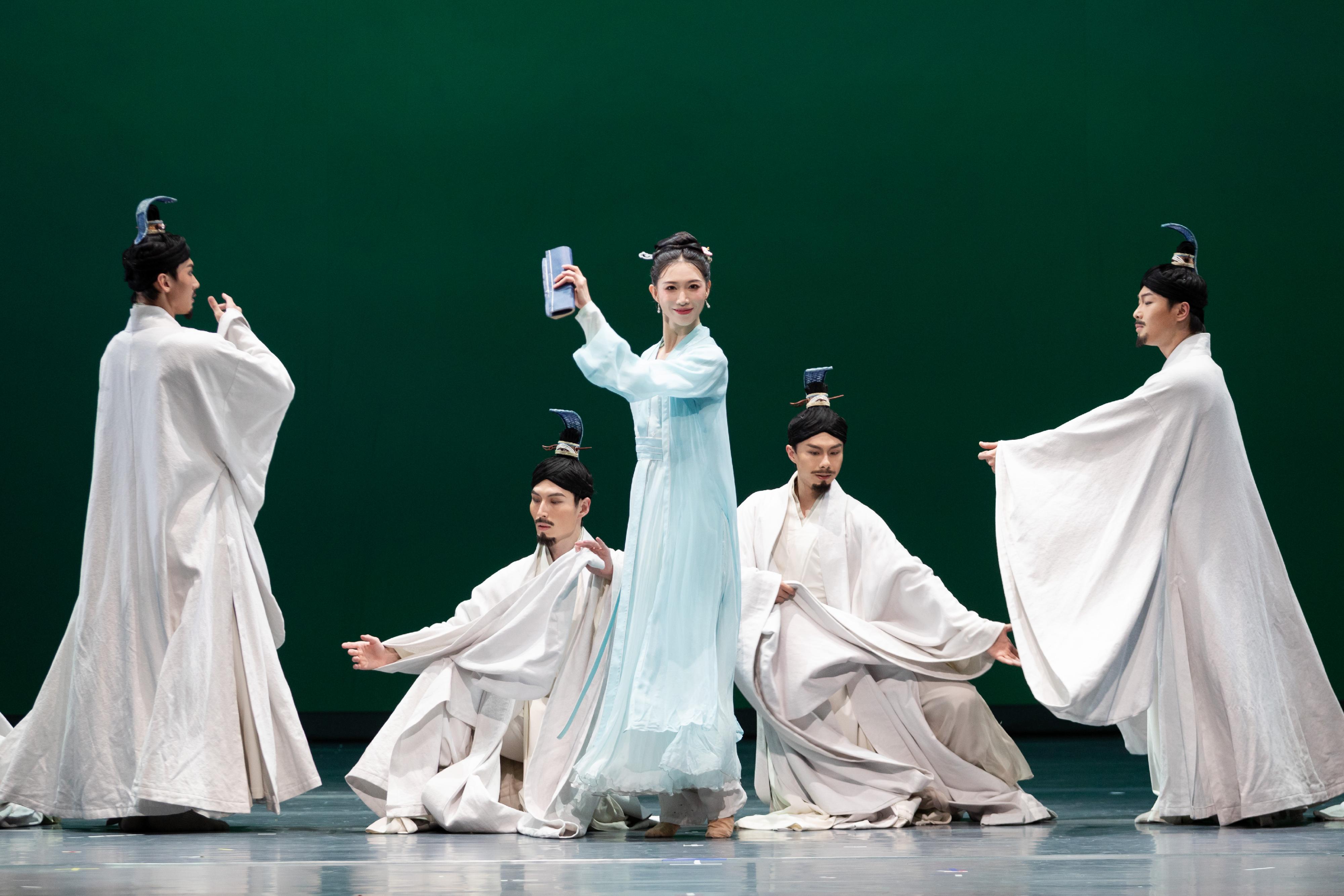 The Chinese Culture Festival 2025, organised by the Leisure and Cultural Services Department, will present the new Chinese-style dance drama "Azure After the Rain" by the Shanghai Dance Theatre in September. Photo shows a scene from "Azure After the Rain". 