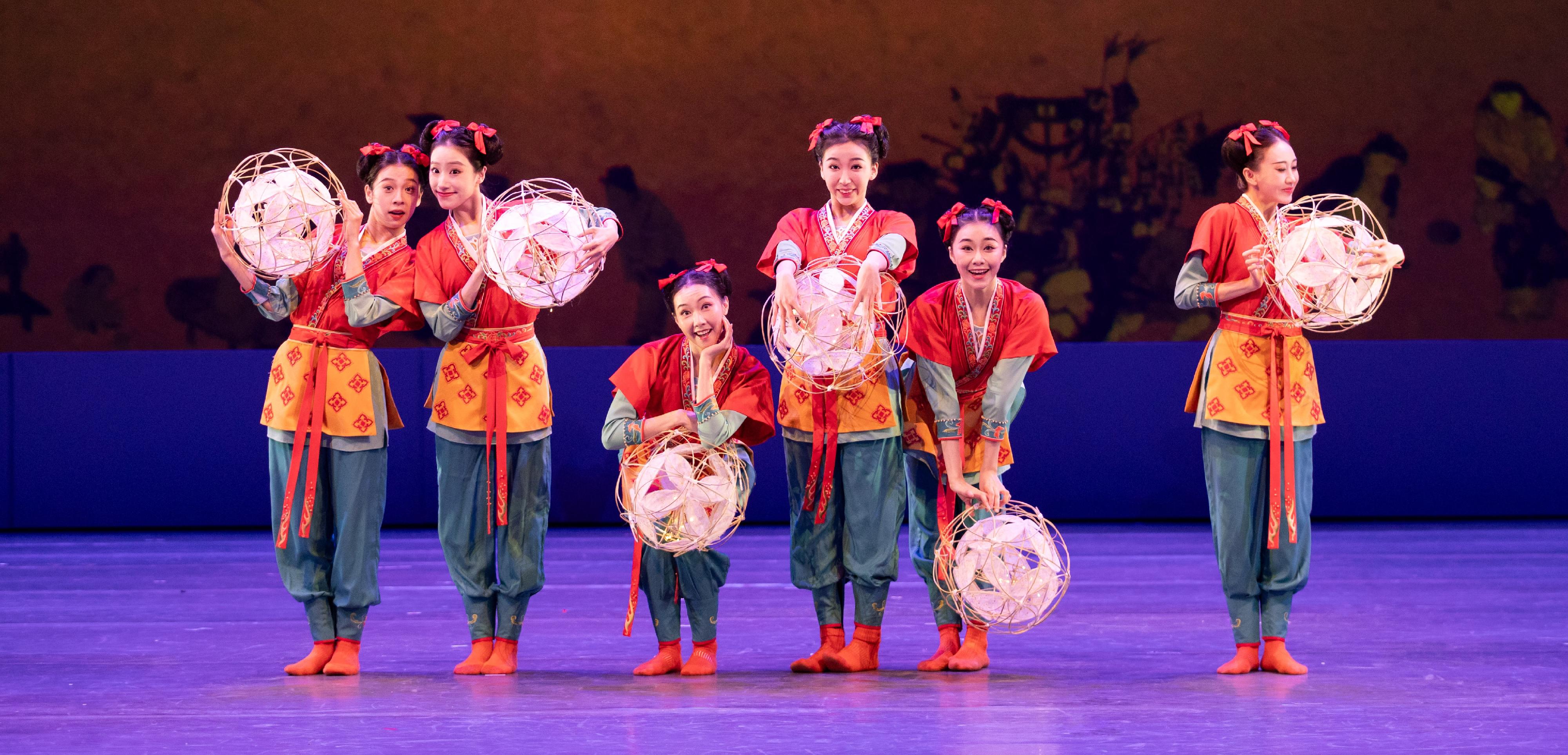 The Chinese Culture Festival 2025, organised by the Leisure and Cultural Services Department, will present the new Chinese-style dance drama "Azure After the Rain" by the Shanghai Dance Theatre in September. Photo shows a scene from "Azure After the Rain". 
