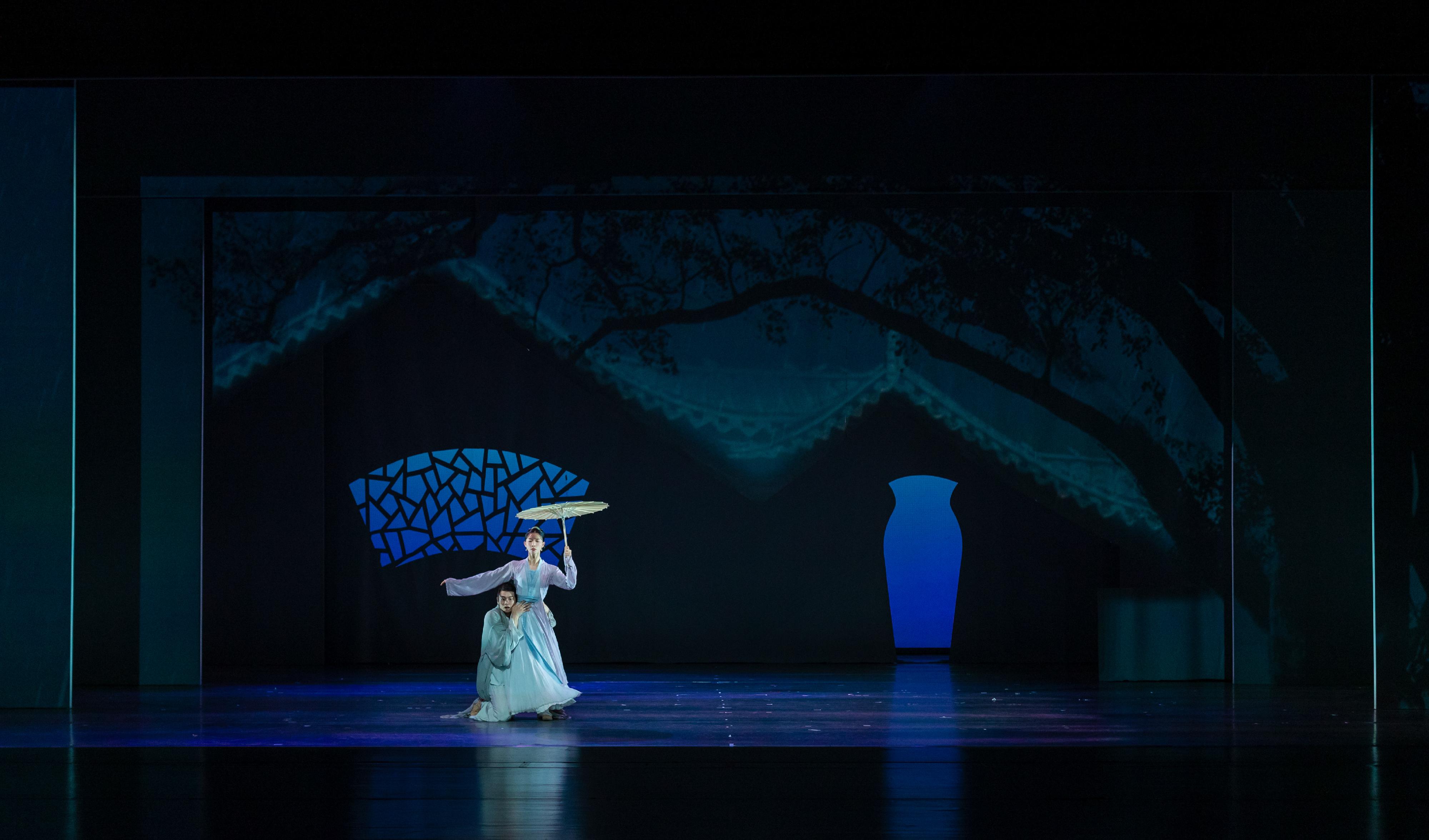 The Chinese Culture Festival 2025, organised by the Leisure and Cultural Services Department, will present the new Chinese-style dance drama "Azure After the Rain" by the Shanghai Dance Theatre in September. Photo shows a scene from "Azure After the Rain". 
