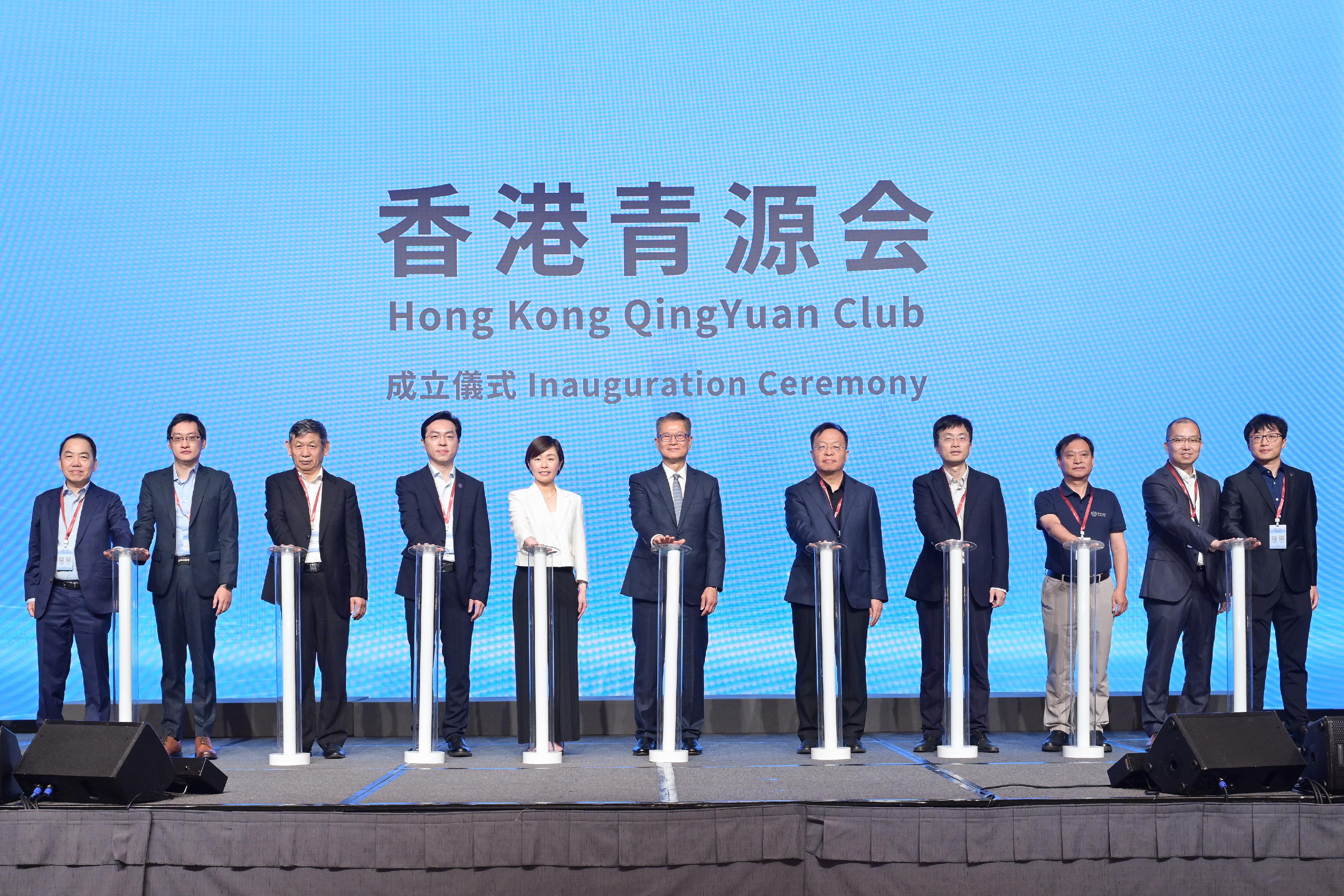 The Financial Secretary, Mr Paul Chan, attends the AI Global Talents Connect today (August 26). Photo shows (from fourth left) the President of the Beijing Academy of Artificial Intelligence, Dr Wang Zhongyuan; the Chief Executive Officer of the Hong Kong Investment Corporation, Ms Clara Chan; Mr Chan; the Chairman of the Beijing Academy of Artificial Intelligence, Professor Huang Tiejun, and other guests officiating at the event.