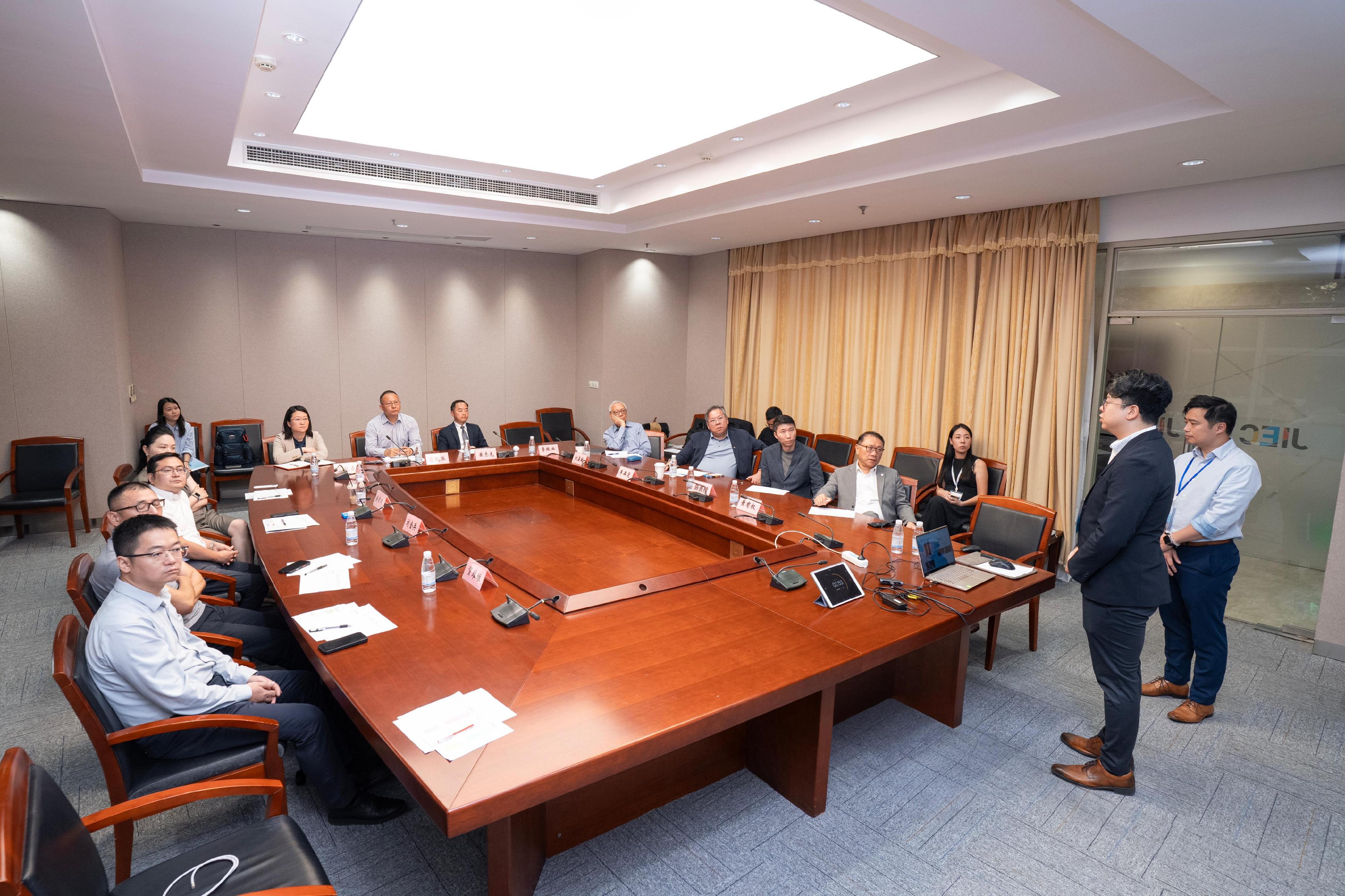 The Commissioner for Digital Policy, Mr Tony Wong (eighth left), attends the Grand Award judging of the Hong Kong/Shanghai Co-operation Open Data Challenge 2025 in Shanghai yesterday (August 26).