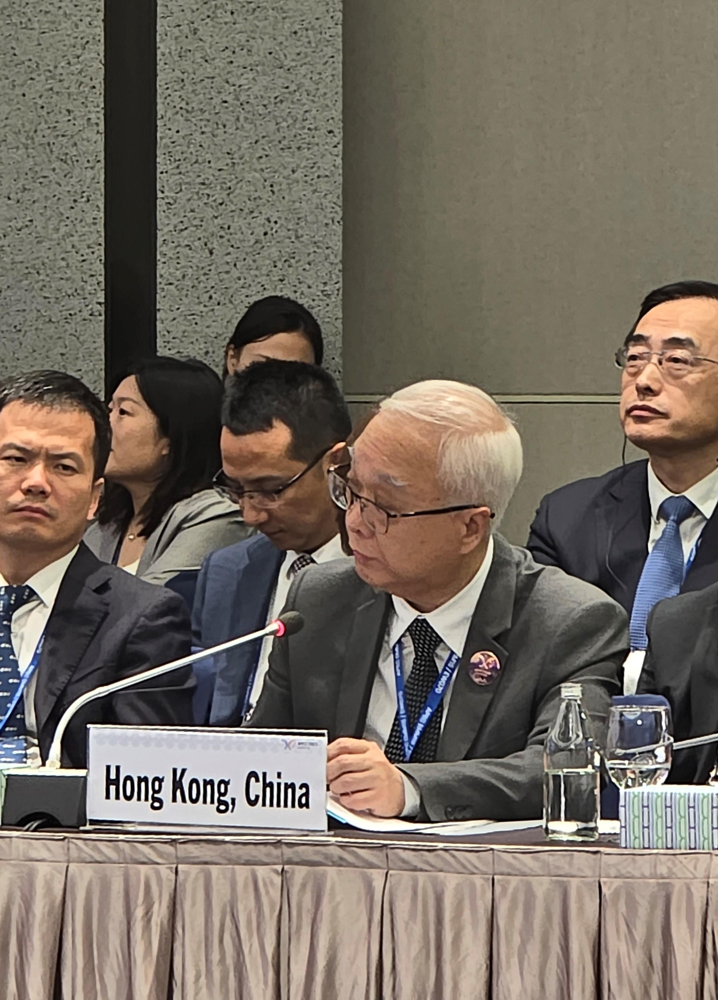 The Secretary for Environment and Ecology, Mr Tse Chin-wan, attended the Asia-Pacific Economic Cooperation Energy Ministerial Meeting held in Busan, Korea, today (August 27). Photo shows Mr Tse speaking at the opening session.