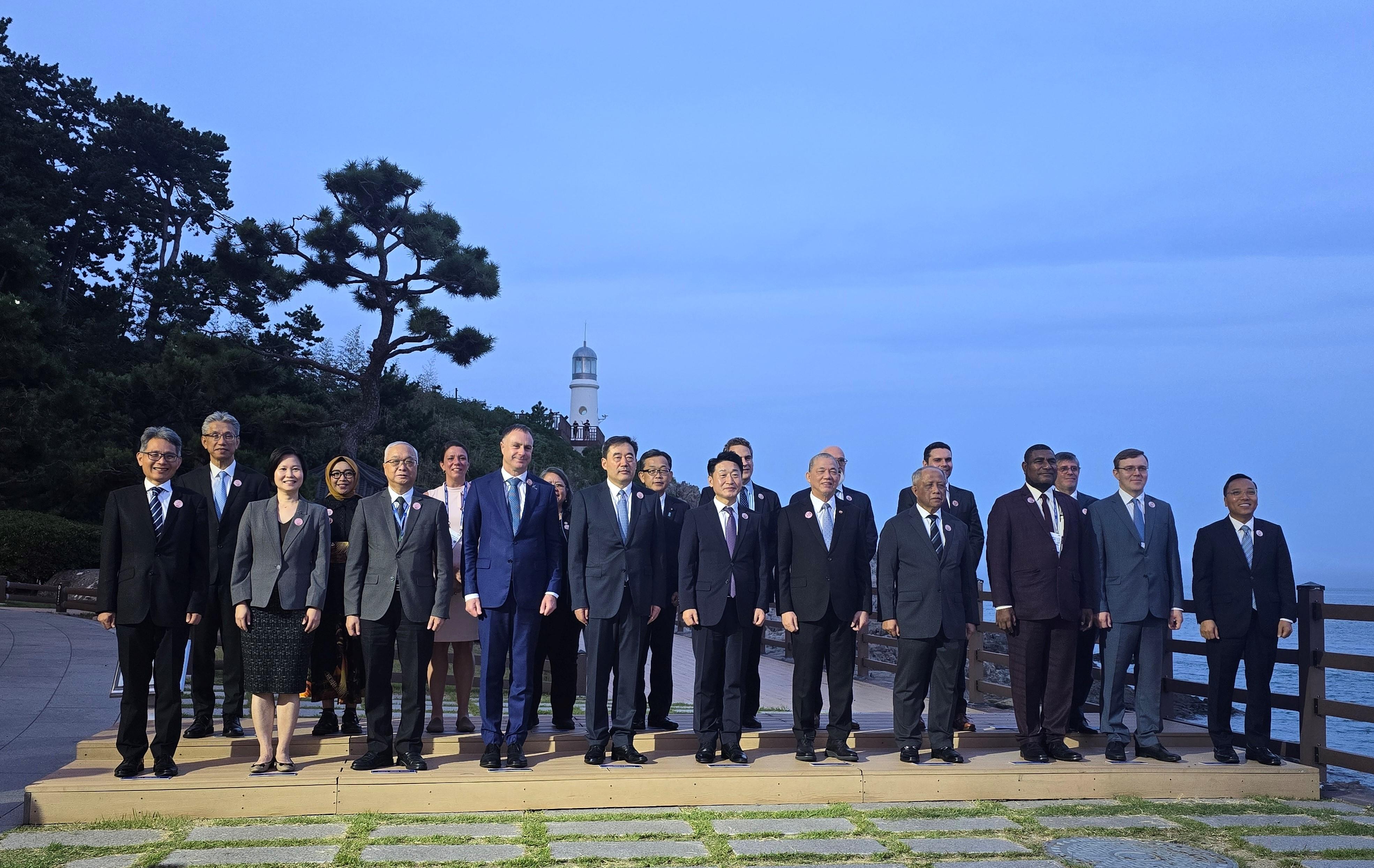 The Secretary for Environment and Ecology, Mr Tse Chin-wan, attended the Asia-Pacific Economic Cooperation (APEC) Energy Ministerial Meeting held in Busan, Korea, today (August 27). Photo shows Mr Tse (front row, third left) with energy ministers or their representatives from APEC member economies.