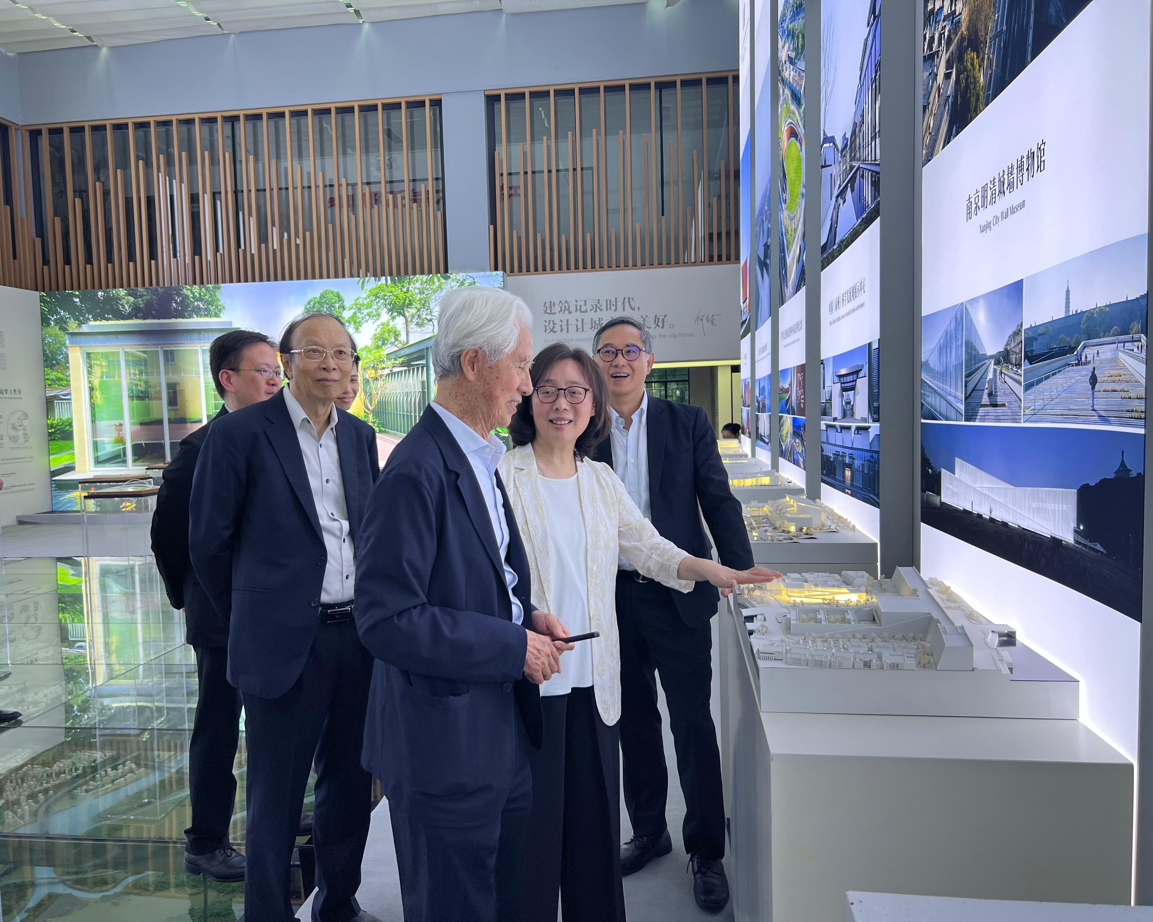 The Secretary for Development, Ms Bernadette Linn, began her visit to Guangzhou yesterday (August 26) afternoon. Photo shows Ms Linn (second right) and the Permanent Secretary for Development (Works), Mr Ricky Lau (first right), accompanied by Honorary Dean of School of Architecture of South China University of Technology, Professor He Jingtang (centre), visiting the Architectural Works Exhibition of Team of He Jingtang.