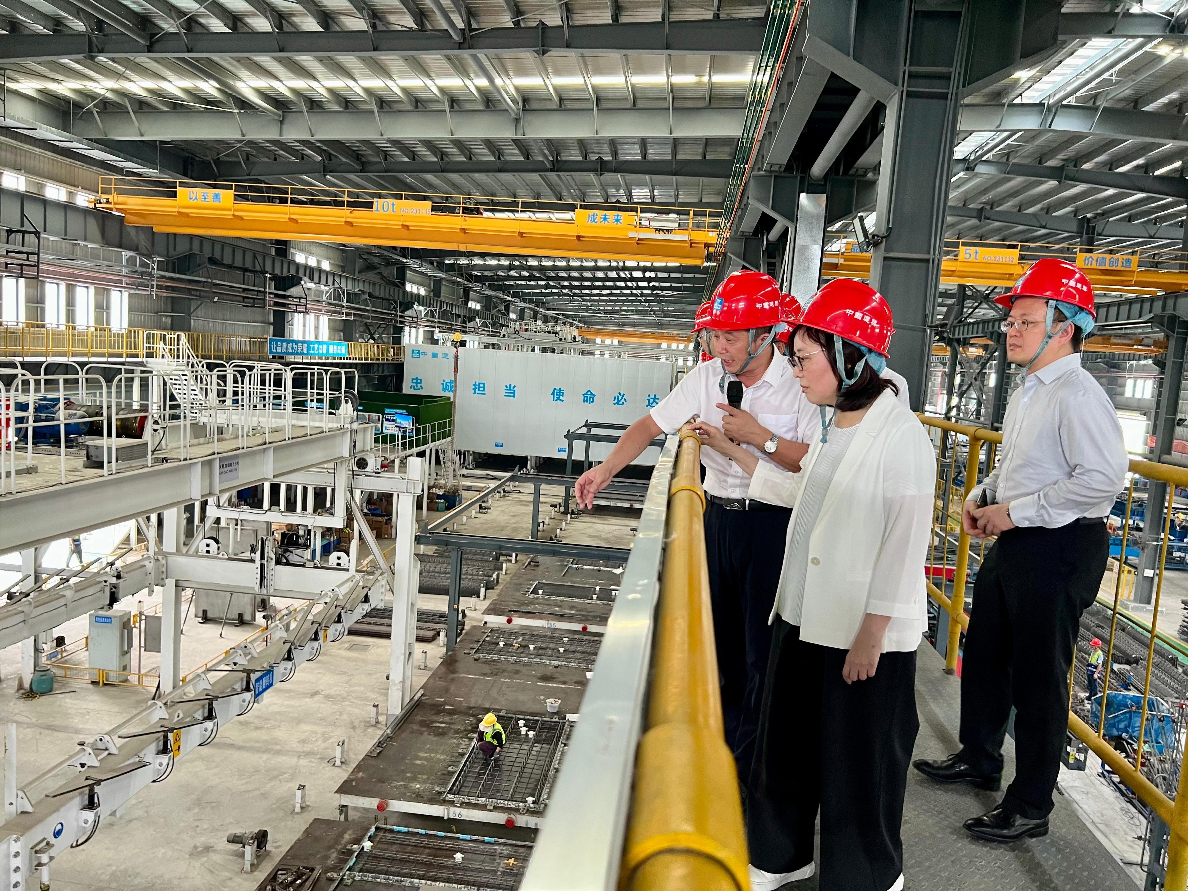The Secretary for Development, Ms Bernadette Linn, visited an advanced construction and circular economy industrial park of China Construction in Baiyun District of Guangzhou today (August 27). Photo shows Ms Linn (centre) visiting the Precast Concrete Workshop in the industrial park to learn about its intelligent operations.