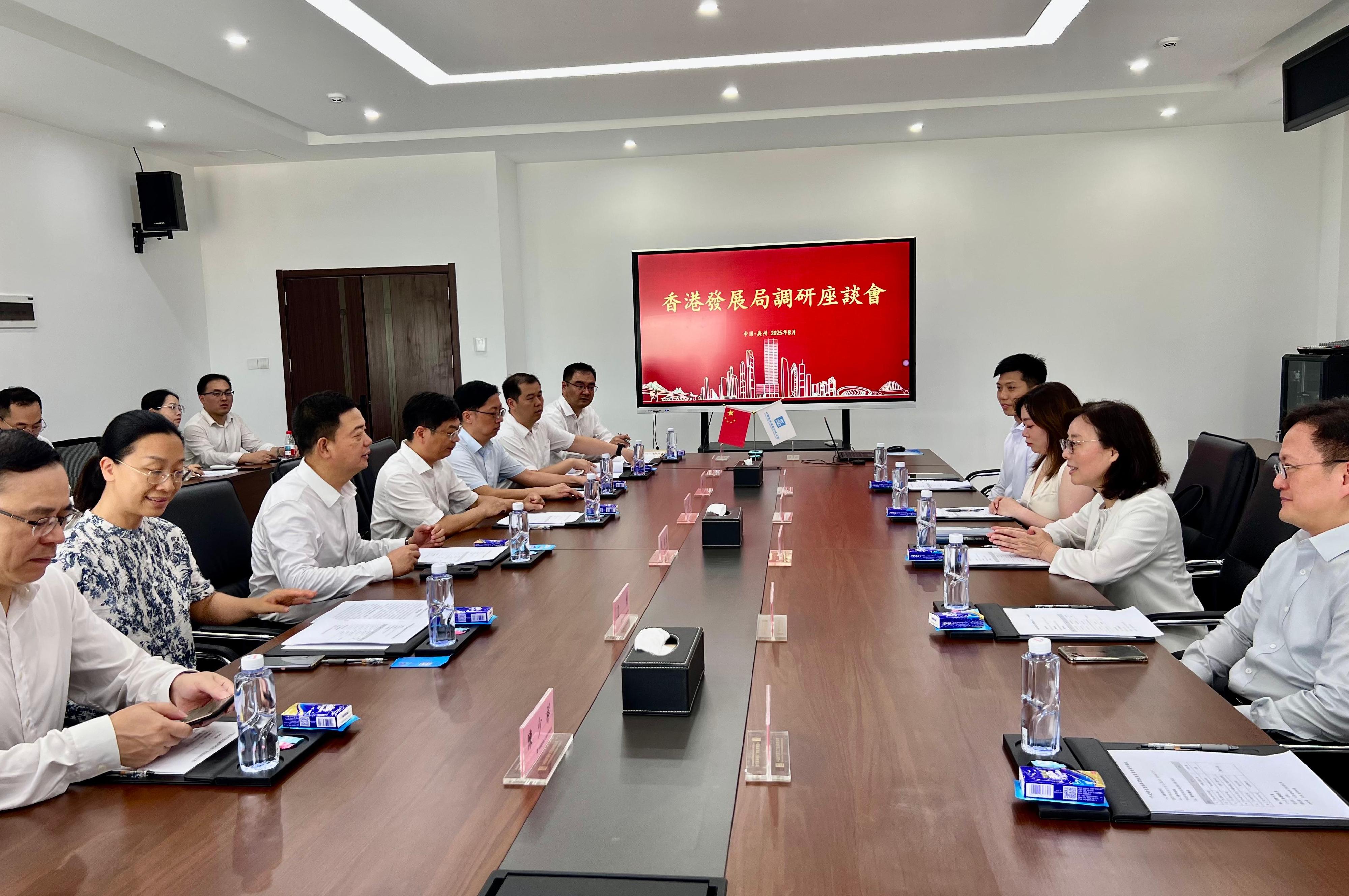 The Secretary for Development, Ms Bernadette Linn, visited an advanced construction and circular economy industrial park of China Construction in Baiyun District of Guangzhou today (August 27). Photo shows Ms Linn (second right) exchanging views on the development of the industrial park with Deputy Director-General of the Department of Housing and Urban-Rural Development of Guangdong Province, Mr Yang Qinggan (third left), and the persons-in-charge of the industrial park.