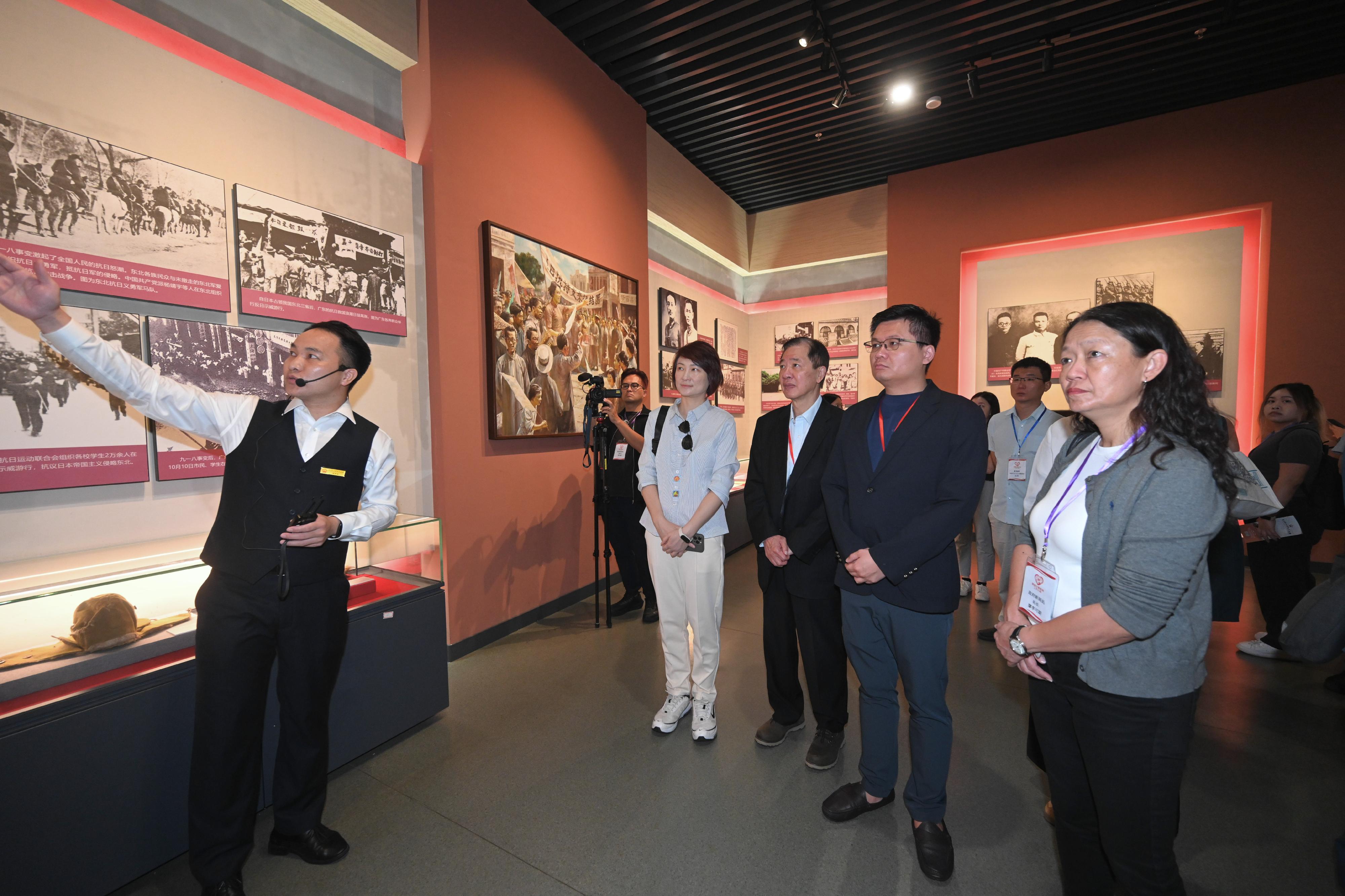 The Working Group on Patriotic Education under the Constitution and Basic Law Promotion Steering Committee organised a two-day study tour themed around the 80th Anniversary of Victory in Chinese People's War of Resistance Against Japanese Aggression and the World Anti-Fascist War yesterday (August 27) and today (August 28) to visit various historical sites and museums in Shenzhen, Dongguan and Guangzhou, with a focus on patriotic devotion to the Chinese nation, gaining a deeper understanding of the gallant efforts of the war martyrs. Photo shows the delegation visiting the Guangdong Memorial Hall of East River Column in Dongguan to learn more about the key base of operations and major stronghold of the Dongjiang Column.