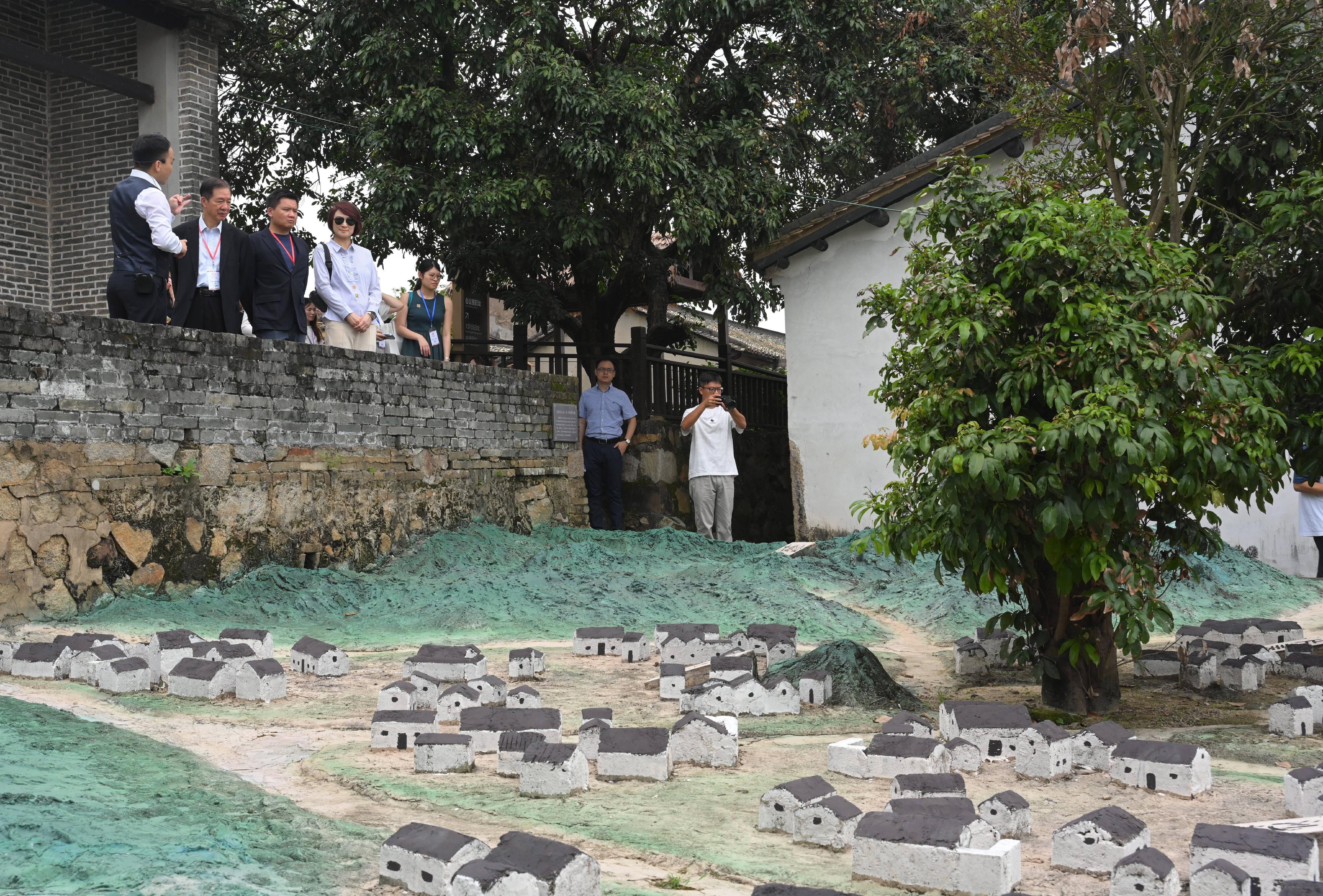 The Working Group on Patriotic Education under the Constitution and Basic Law Promotion Steering Committee organised a two-day study tour themed around the 80th Anniversary of Victory in Chinese People's War of Resistance Against Japanese Aggression and the World Anti-Fascist War yesterday (August 27) and today (August 28) to visit various historical sites and museums in Shenzhen, Dongguan and Guangzhou, with a focus on patriotic devotion to the Chinese nation, gaining a deeper understanding of the gallant efforts of the war martyrs. Photo shows the delegation visiting the former site of the Dalingshan Anti-Japanese Base.