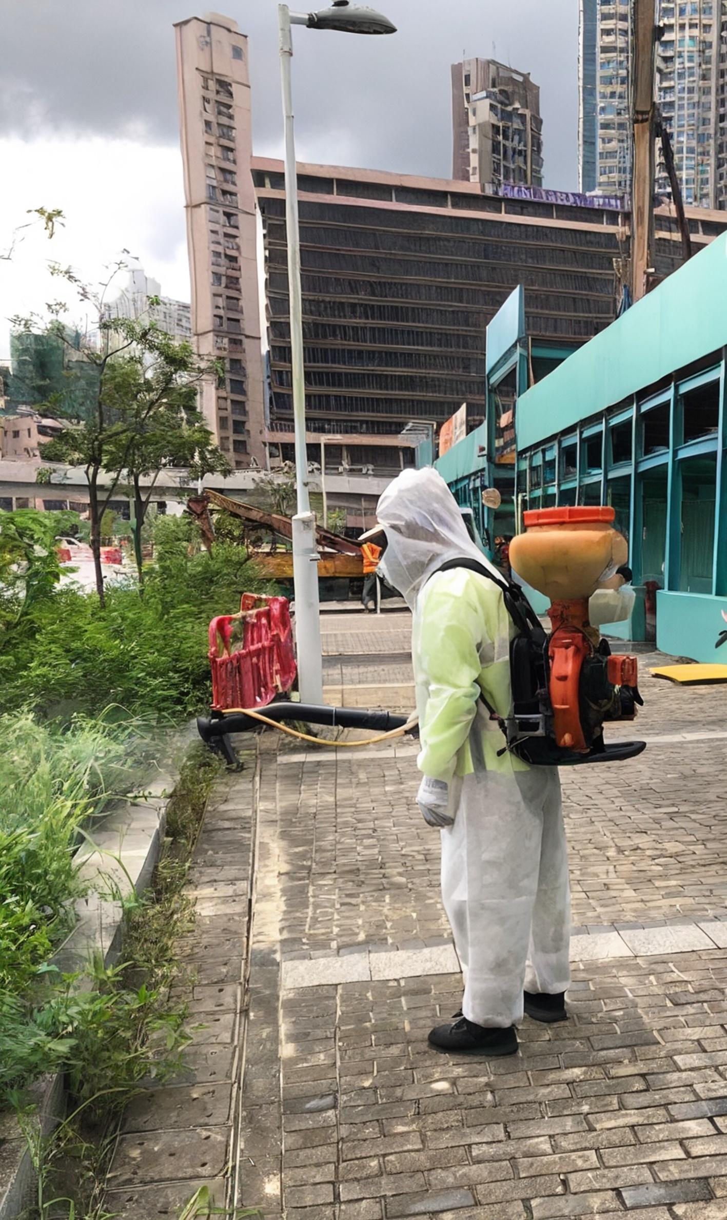 The Food and Environmental Hygiene Department (FEHD) today (August 28) released the ninth batch of gravidtrap indexes and density indexes for Aedes albopictus in August, covering 17 survey areas. Photo shows a staff member of the FEHD's contractor conducting fogging operations to eradicate adult mosquitoes in Kai Tak North, Kowloon City District.
