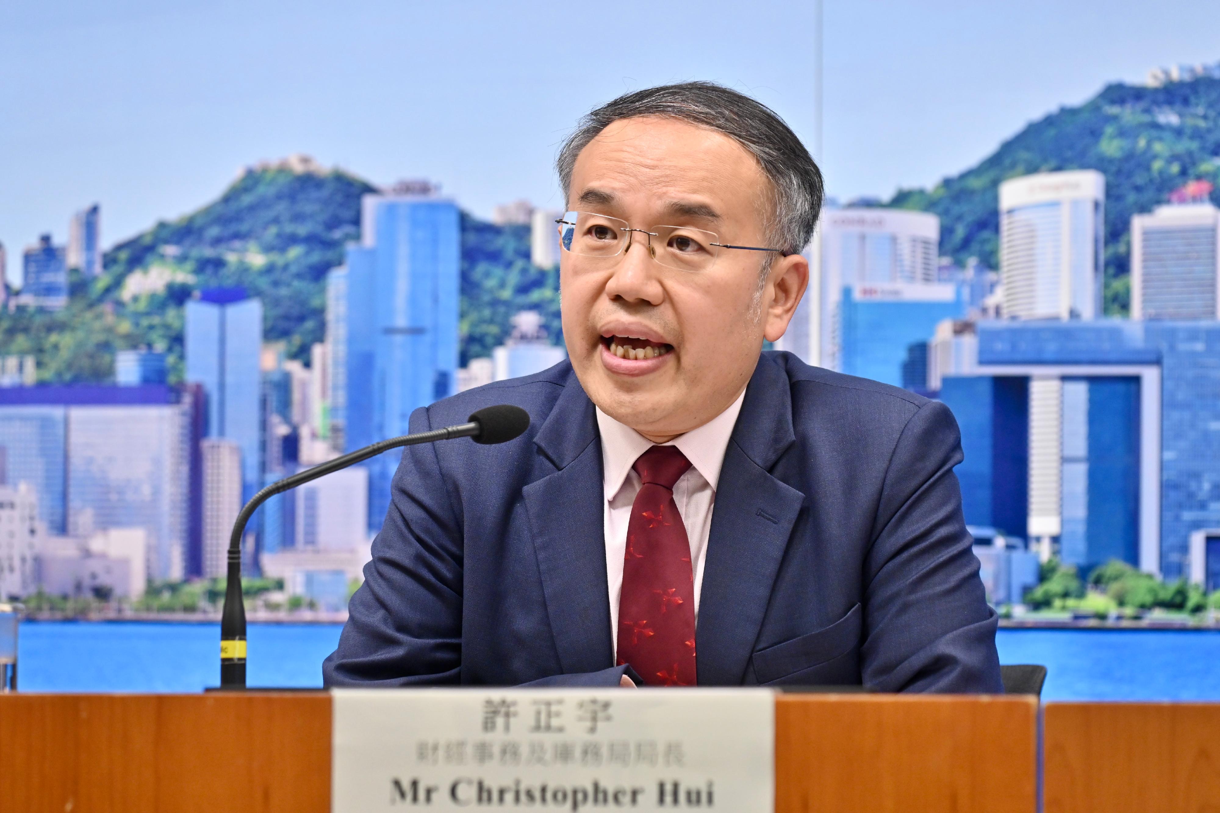 The Secretary for Financial Services and the Treasury, Mr Christopher Hui, announced today (August 29) the launch of a new batch of Silver Bond by the Government for subscription by eligible Hong Kong residents.