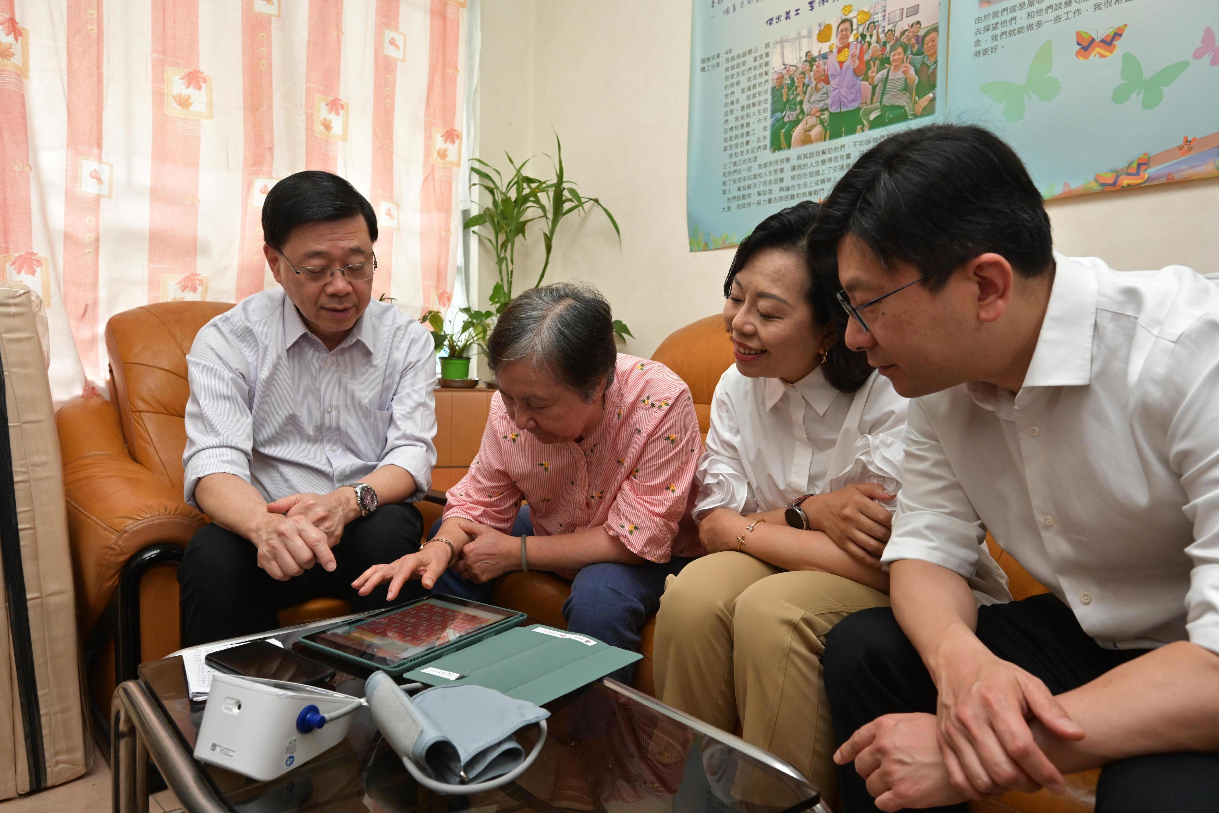The Chief Executive, Mr John Lee, visited Eastern District today (August 30) to gather public views on the upcoming Policy Address. Photo shows Mr Lee (first left), accompanied by the Secretary for Home and Youth Affairs, Miss Alice Mak (second right), and the Secretary for Labour and Welfare, Mr Chris Sun (first right), visiting an elderly resident living alone in Oi Tung Estate.