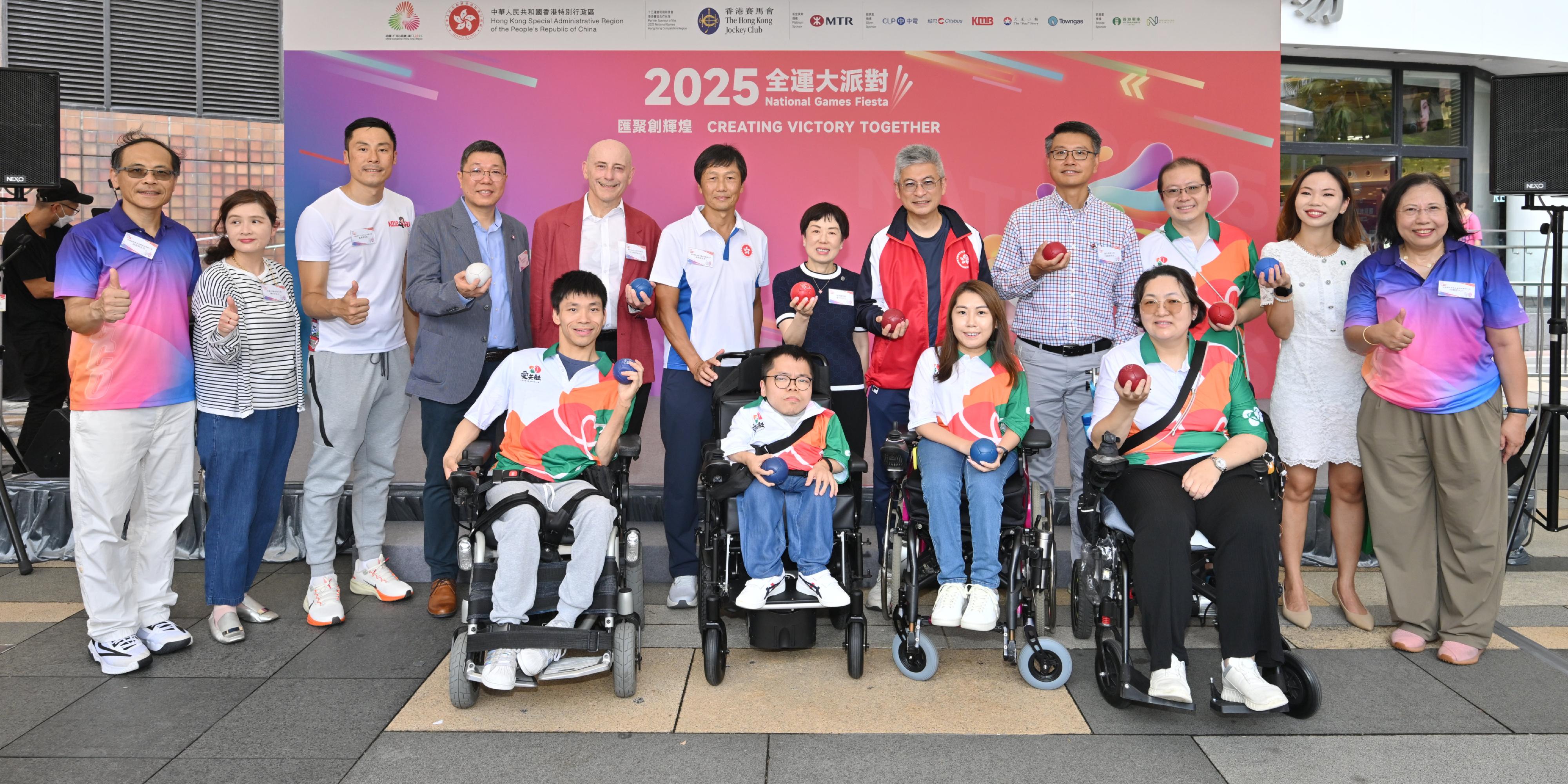 第十五屆全國運動會（十五運會）和全國第十二屆殘疾人運動會暨第九屆特殊奧林匹克運動會（殘特奧會）香港賽區《全運大派對：匯聚創輝煌》啓動儀式今日（八月三十日）舉行。圖示文化體育及旅遊局副局長劉震（後排右五）、全國運動會香港賽區統籌辦公室主任楊德強（左六）和十五運會和殘特奧會香港賽區合作夥伴及贊助機構代表，以及其他嘉賓合照。