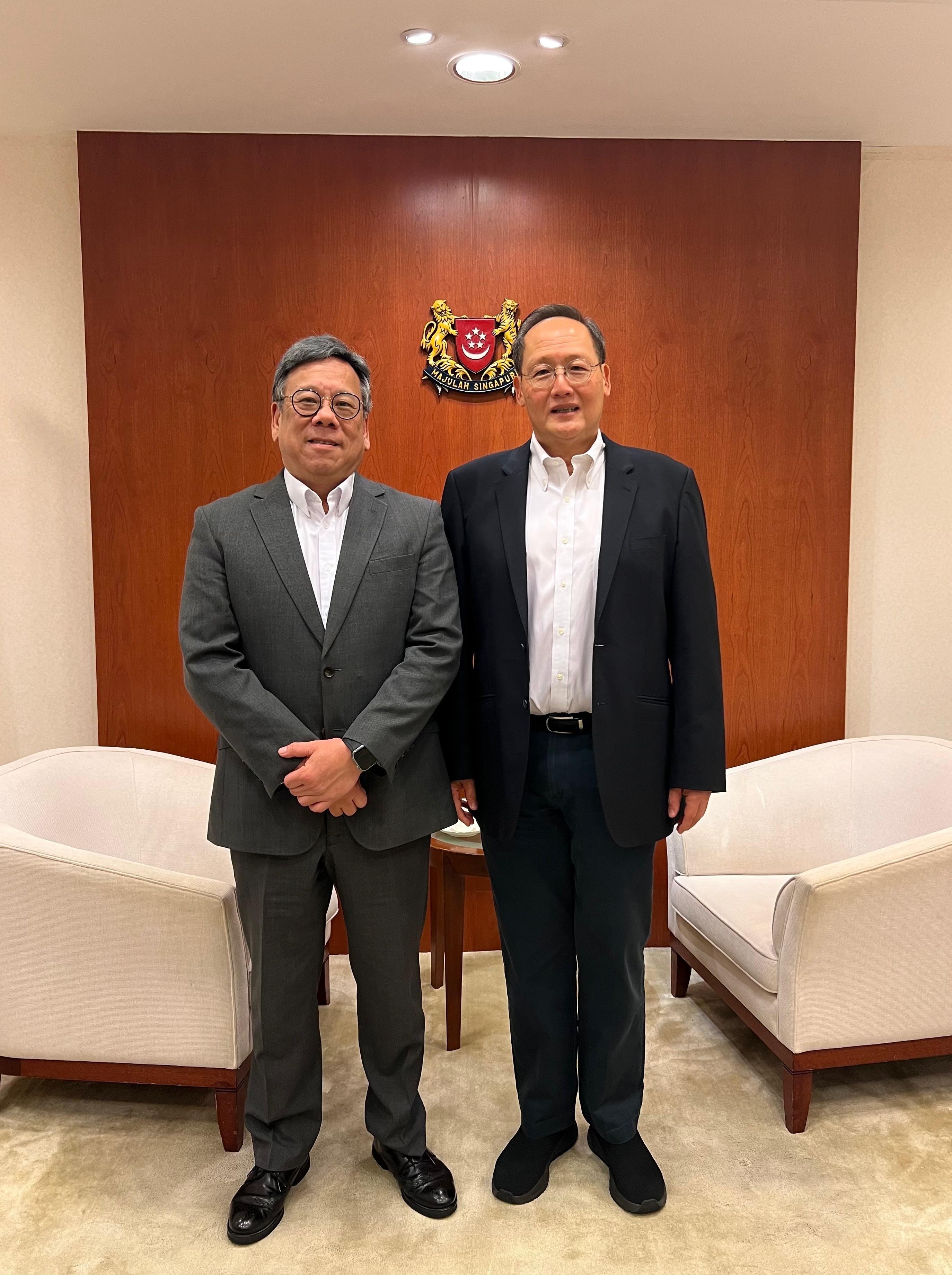 The Secretary for Commerce and Economic Development, Mr Algernon Yau, today (September 1) visited Singapore to have exchanges with the political and business sectors to forge an even closer relationship between Hong Kong and Singapore, leveraging the complementary advantages of the two places. Photo shows Mr Yau (left) meeting with the Minister for Manpower and the Minister-in-charge of Energy and Science and Technology of Singapore, Dr Tan See Leng (right), to brief him on Hong Kong's latest developments and exchange views on deepening collaboration between the two places in various areas to bring mutual benefits.