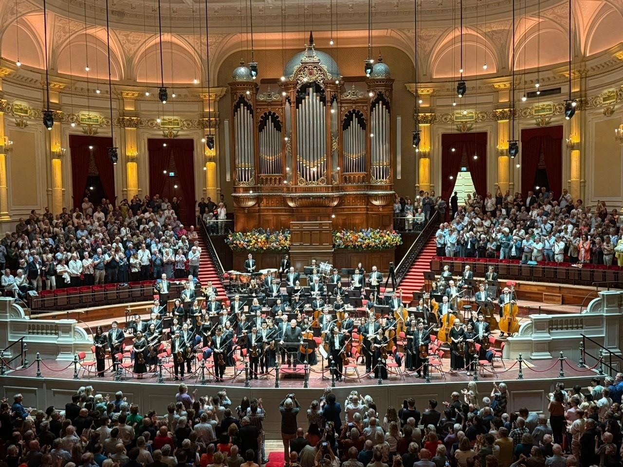 With the support from the Hong Kong Economic and Trade Office in Brussels, the Hong Kong Philharmonic Orchestra has started its European tour with two debut concerts at the prestigious Amsterdam Concertgebouw, the Netherlands on August 30 and 31 (Amsterdam time).