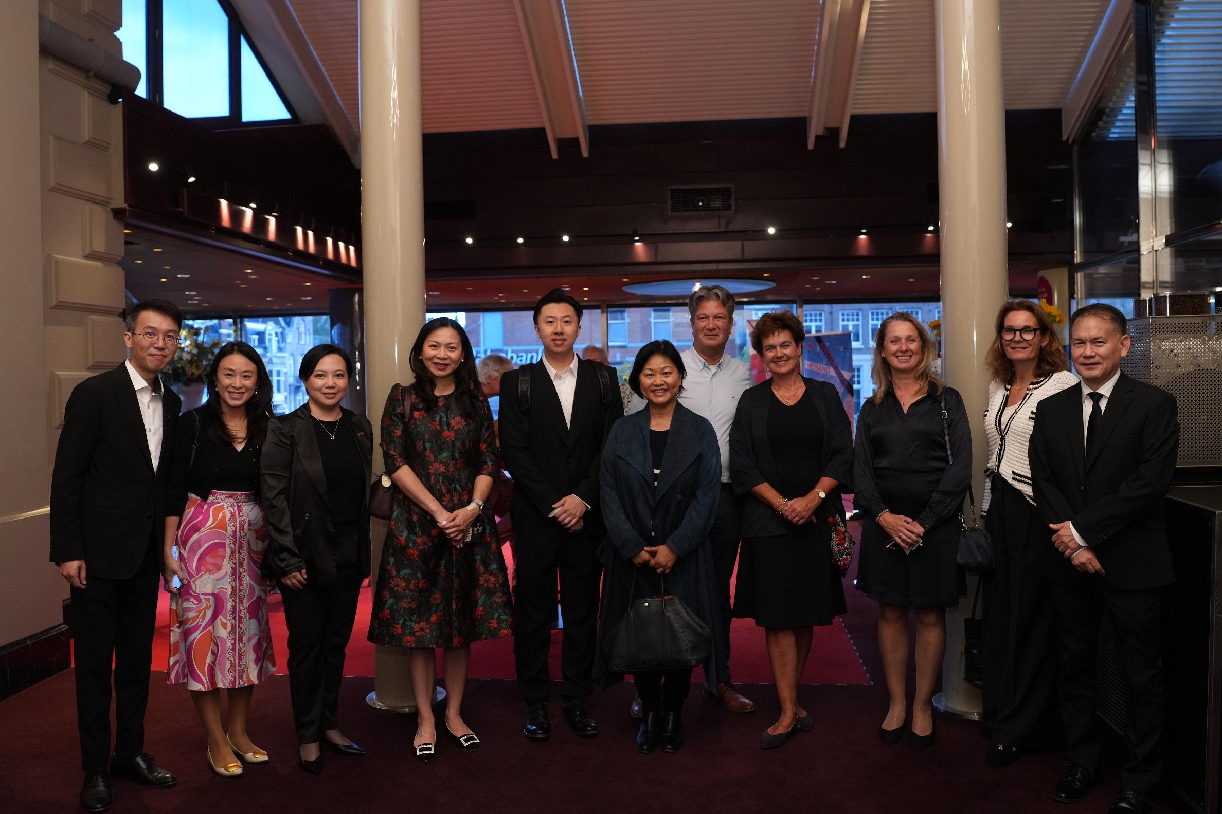 The Hong Kong Economic and Trade Office in Brussels hosted a pre-concert reception before the Hong Kong Philharmonic Orchestra concert at the Amsterdam Concertgebouw, the Netherlands on August 30 (Amsterdam time). Photo shows the Special Representative for Hong Kong Economic and Trade Affairs to the European Union, Ms Shirley Yung (sixth right), together with guests. 