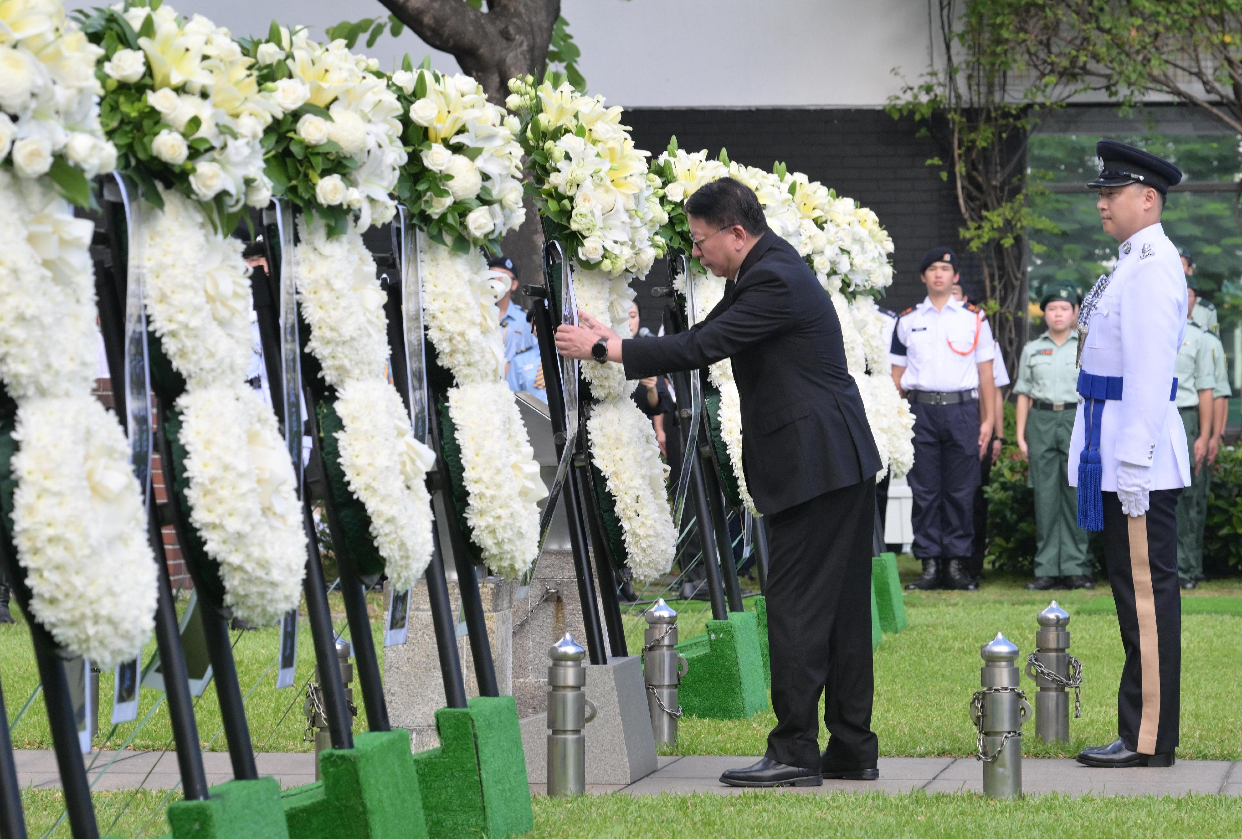 署理行政長官陳國基今日（九月三日）在香港大會堂紀念花園出席中國人民抗日戰爭暨世界反法西斯戰爭勝利80周年紀念儀式。