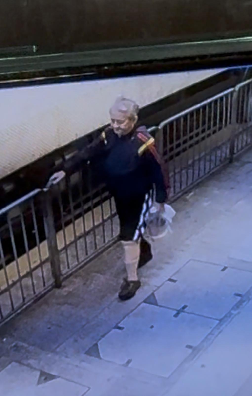 Yu Wai-hung, aged 70, is about 1.65 metres tall, 60 kilograms in weight and of thin build. He has a pointed face with yellow complexion and short grey hair. He was last seen wearing a black jacket, black trousers and black shoes. His left leg is prosthetic.
