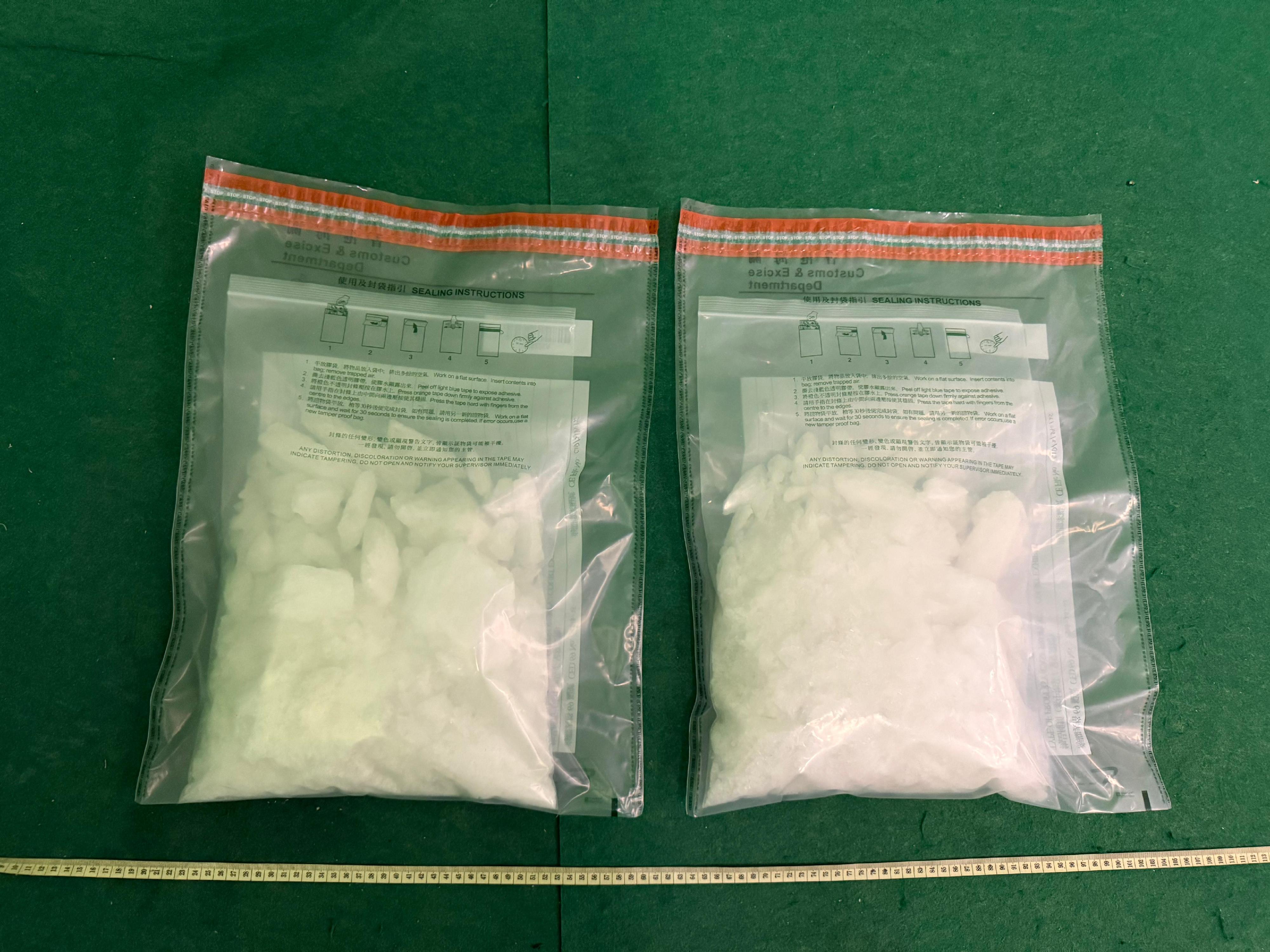 Hong Kong Customs today (September 3) detected a drug trafficking case involving baggage concealment at Hong Kong International Airport and seized about four kilograms of suspected methamphetamine with an estimated market value of about $2 million. Photo shows the suspected methamphetamine seized.