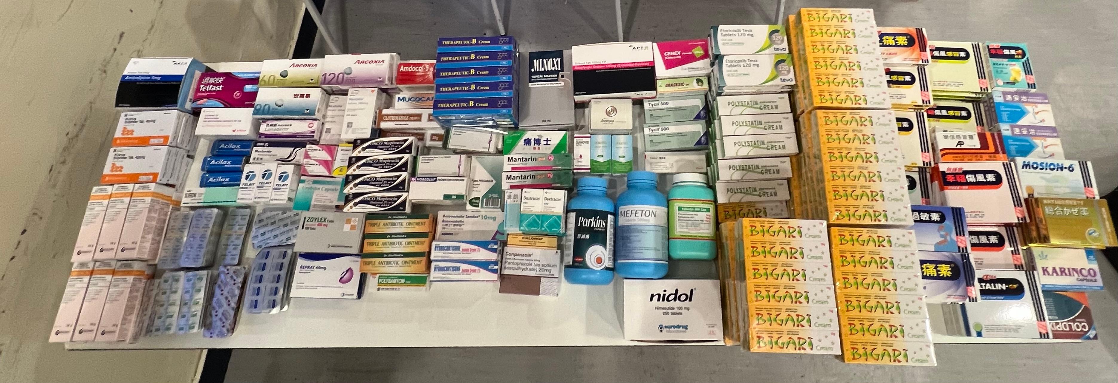 The Department of Health yesterday (September 3) conducted a joint operation with the Police in Sham Shui Po District to crack down on unlicensed medicine shops illegally selling controlled medicines. During the operation, controlled drugs were seized and two people were arrested.