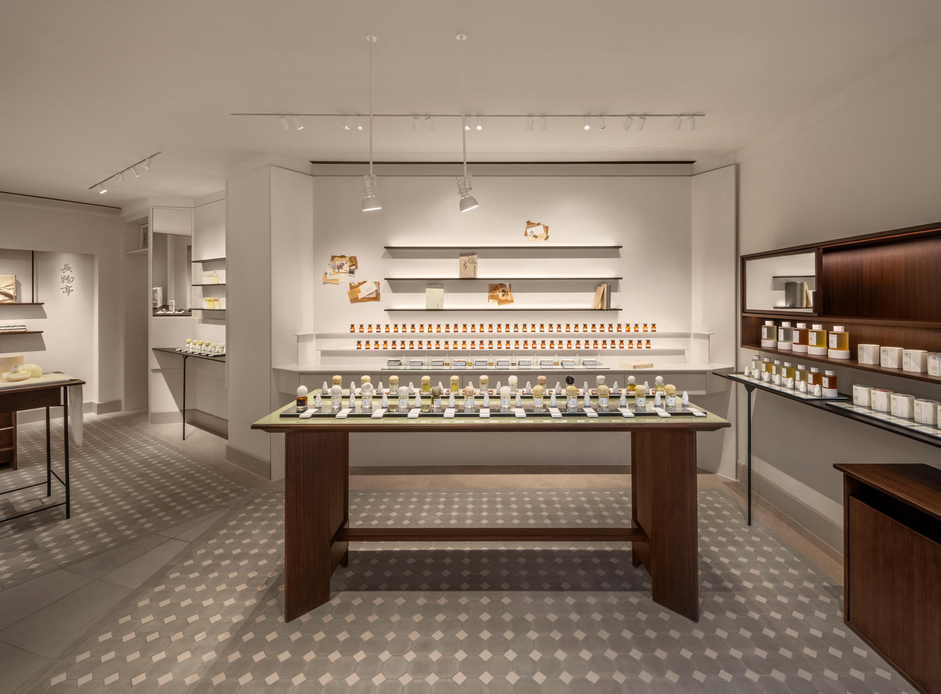 Mainland perfume brand To Summer officially opened its first store in Causeway Bay, Hong Kong, today (September 5).