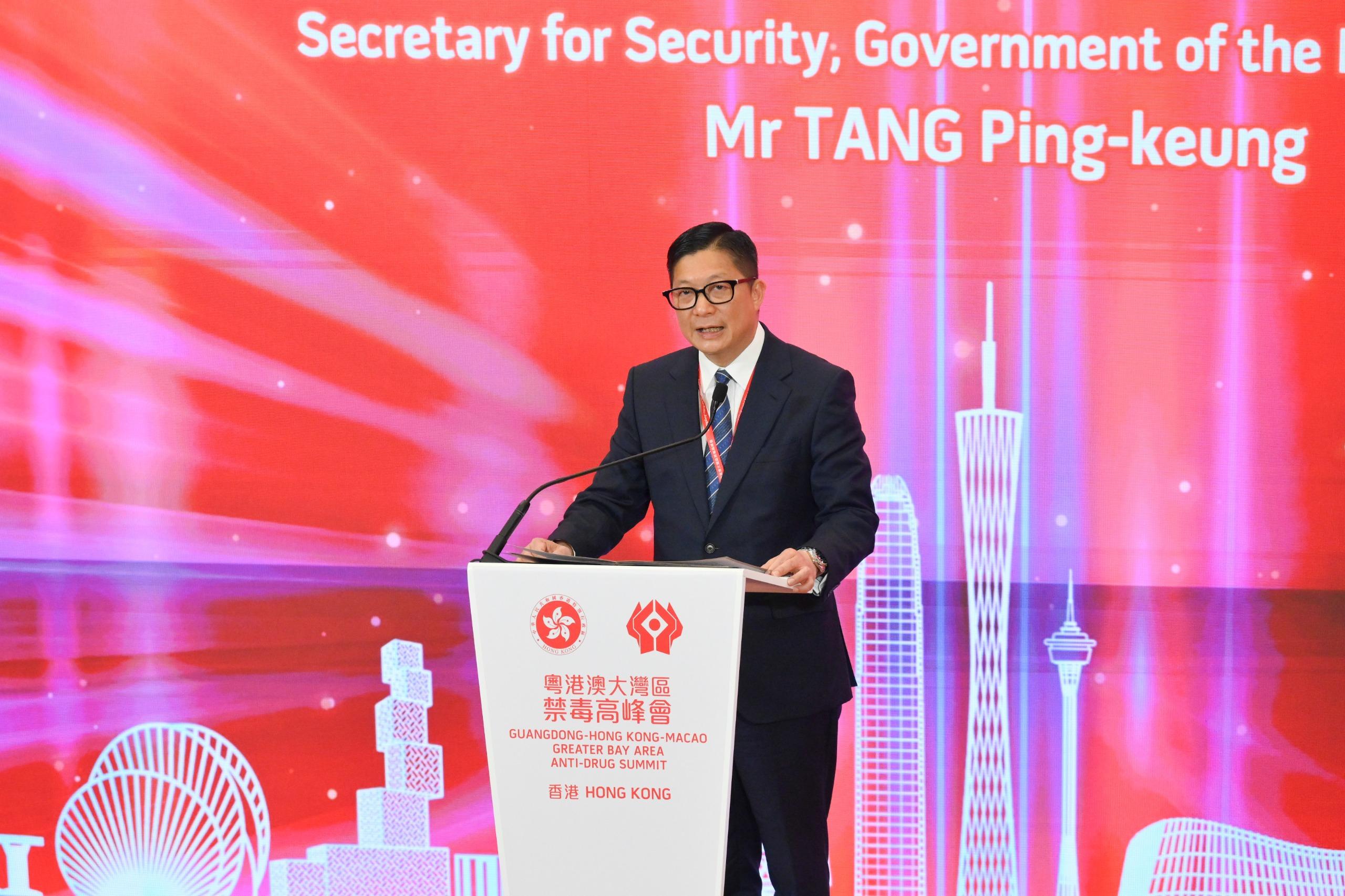 The Guangdong-Hong Kong-Macao Greater Bay Area Anti-drug Summit, jointly organised by the Narcotics Division of the Security Bureau and the Action Committee Against Narcotics, was held in Hong Kong today (September 5). This is the first time Hong Kong hosted an anti-drug summit on the theme "Greater Bay Area". The Summit brought together representatives from about 40 government offices and community anti-drug organisations from the Greater Bay Area (GBA) to share their insights on three major anti-drug topics. Singapore was also invited to send representatives to share their local anti-drug experiences with attendees. Around 300 participants from the GBA and overseas attended today's summit. Photo shows the Secretary for Security, Mr Tang Ping-keung, delivering a keynote speech at the Summit.