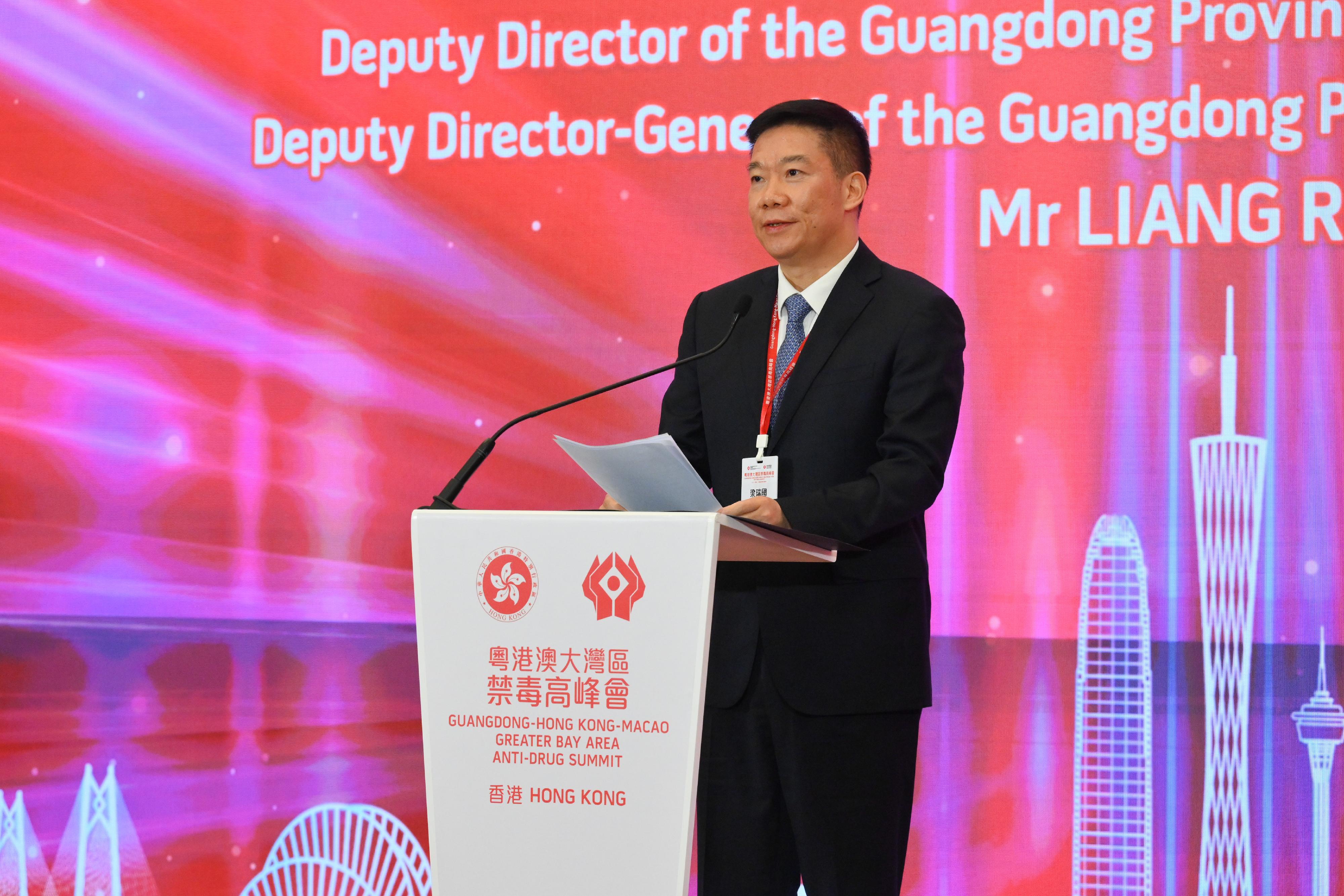The Guangdong-Hong Kong-Macao Greater Bay Area Anti-drug Summit, jointly organised by the Narcotics Division of the Security Bureau and the Action Committee Against Narcotics, was held in Hong Kong today (September 5). This is the first anti-drug Greater Bay Area-themed summit hosted by Hong Kong. The Summit brought together representatives from about 40 government agencies and community anti-drug organisations in the Greater Bay Area (GBA) to share insights on three major anti-drug topics. The Central Narcotics Bureau of Singapore was also invited to send representatives to share their anti-drug experiences with attendees. Around 300 participants from the GBA and overseas attended today's Summit. Photo shows Deputy Director of the Guangdong Provincial Narcotics Control Commission & Deputy Director-General of the Guangdong Provincial Public Security Department, Mr Liang Ruiguo, delivering a keynote speech at the Summit.