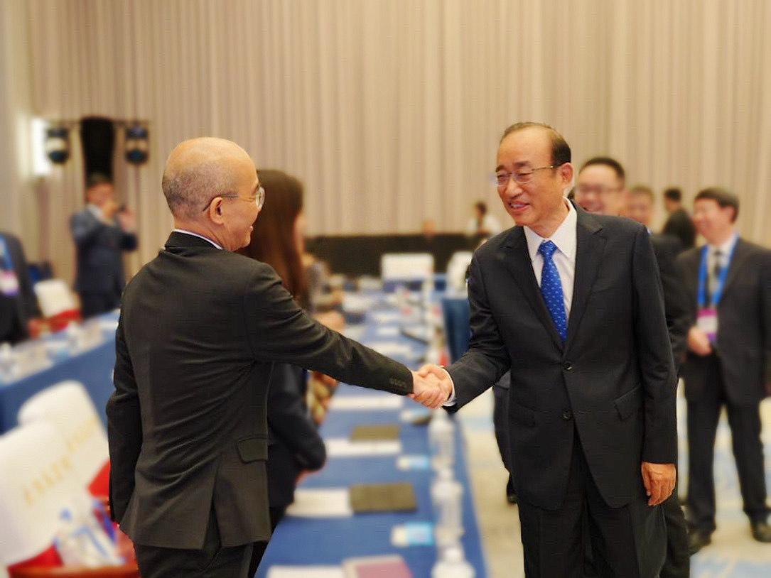 The 9th Meeting of the International Organization of Supreme Audit Institutions Working Group on Big Data was held between September 1 and 3 in Harbin. The Director of Audit, Professor Nelson Lam (left), expressed his gratitude to the Auditor General of the National Audit Office of the People's Republic of China, Mr Hou Kai (right), for his ongoing care and support for the Audit Commission of Hong Kong.