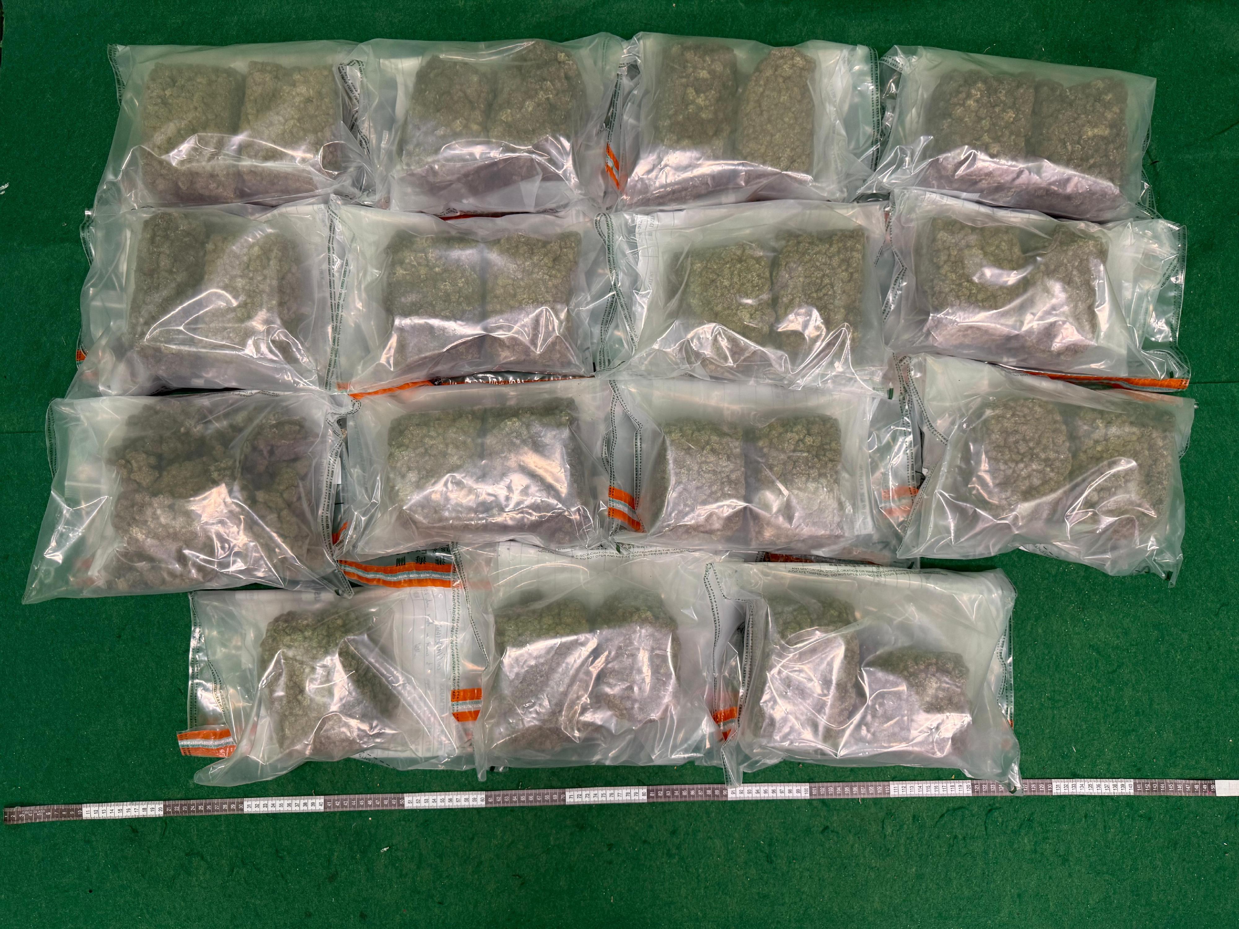 Hong Kong Customs yesterday (September 4) detected a drug trafficking case involving a passenger at Hong Kong International Airport and seized about 14.5 kilograms of suspected cannabis buds with an estimated market value of about $3.3 million. A man was arrested. Photo shows the suspected cannabis buds seized.