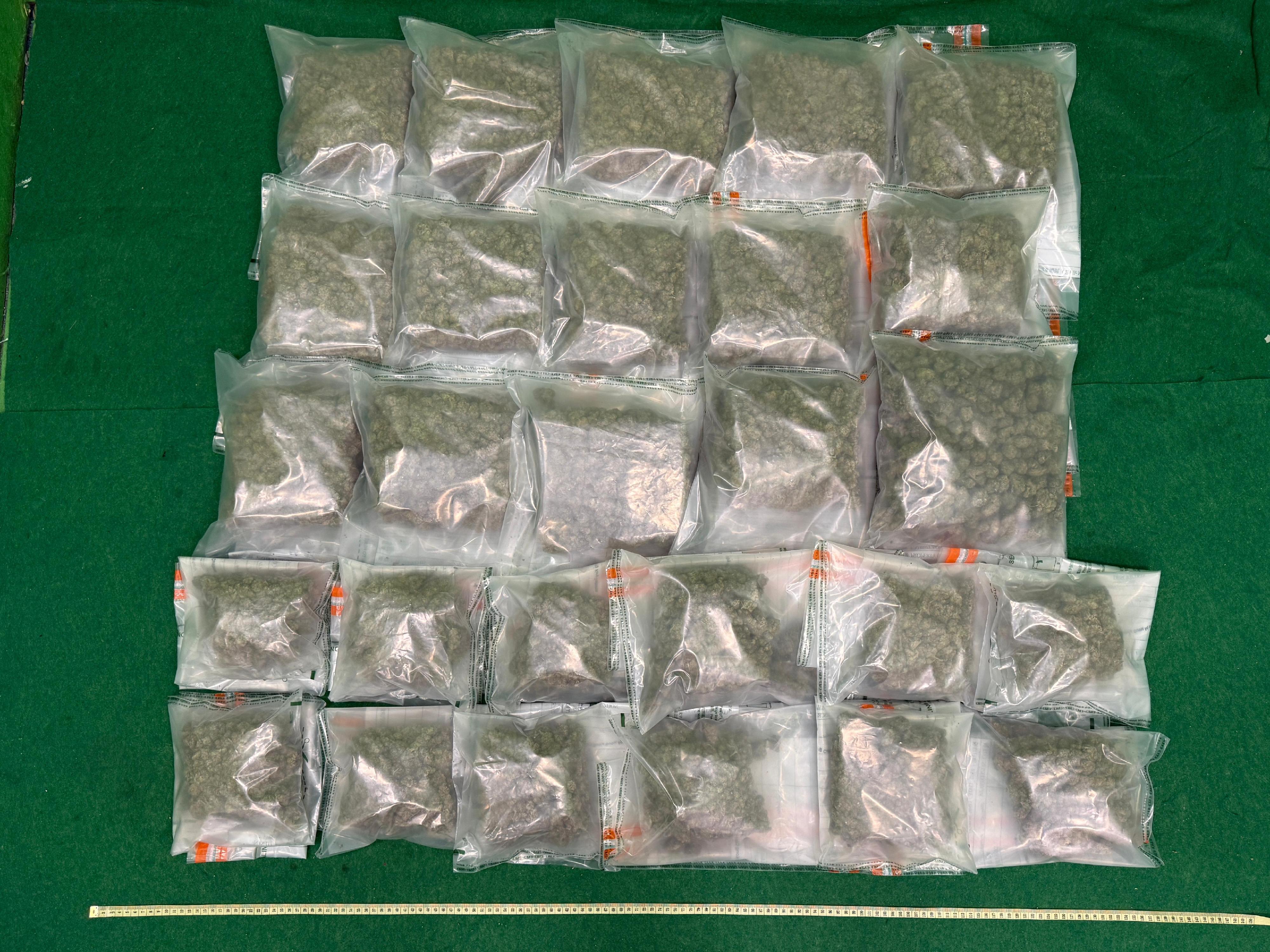 Hong Kong Customs today (September 5) detected a drug trafficking case involving a passenger at Hong Kong International Airport and seized about 10.5 kilograms of suspected cannabis buds with an estimated market value of about $2.4 million. A woman was arrested. Photo shows the suspected cannabis buds seized.