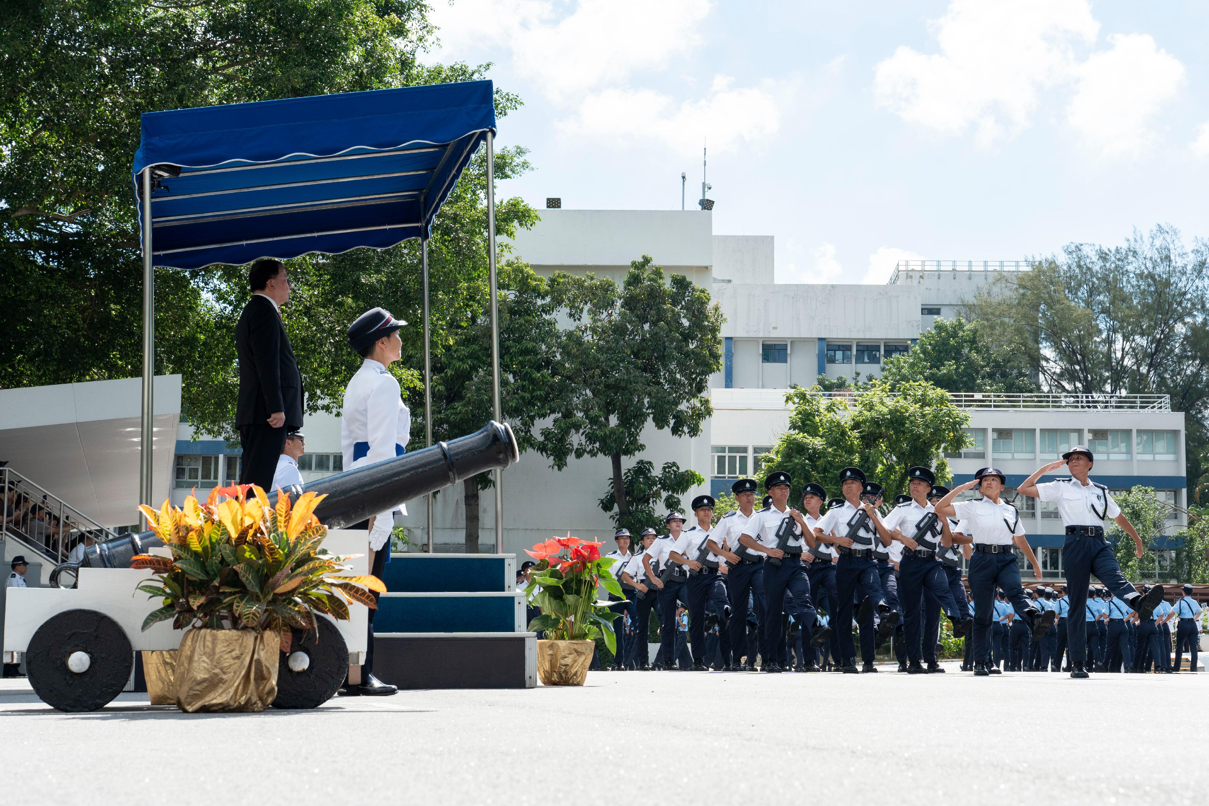 政務司司長陳國基今日（九月六日）在香港警察學院舉行的結業會操檢閱30名見習督察及182名學警。