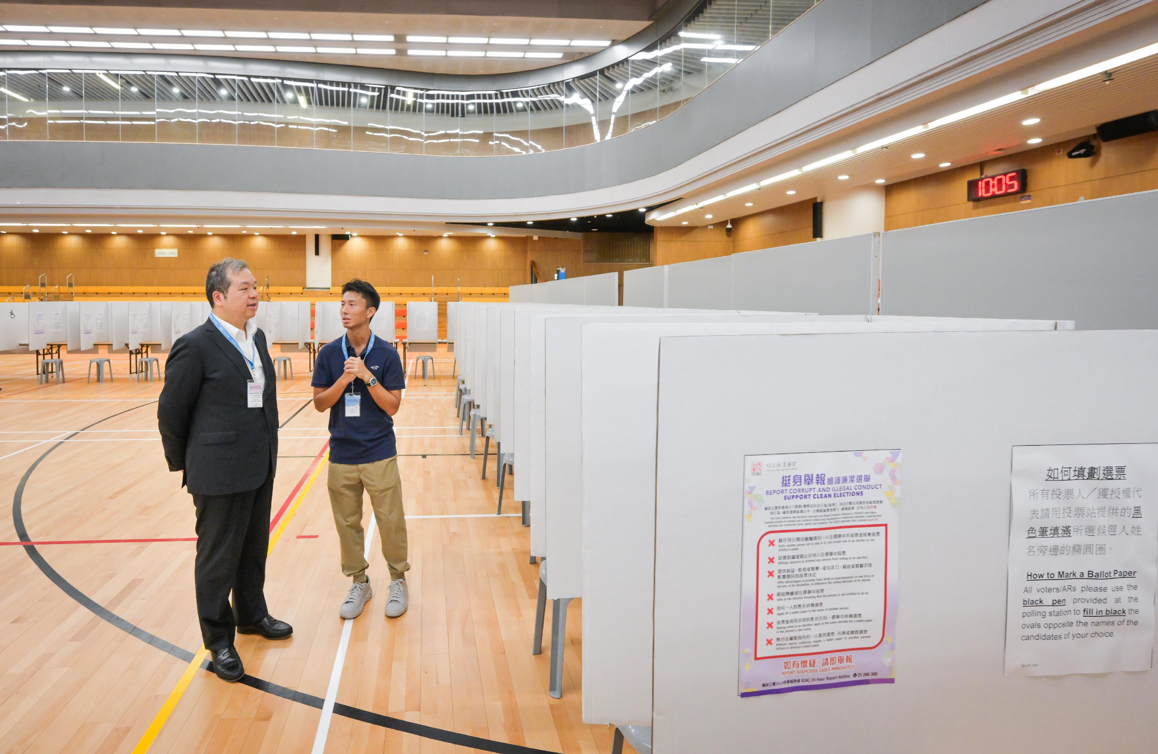 The Electoral Affairs Commission member Mr Bernard Man, SC (left), visits the polling station of the 2025 Election Committee Subsector By-elections located at Tiu Keng Leng Sports Centre this morning (September 6) to inspect the preparatory work of the polling staff.