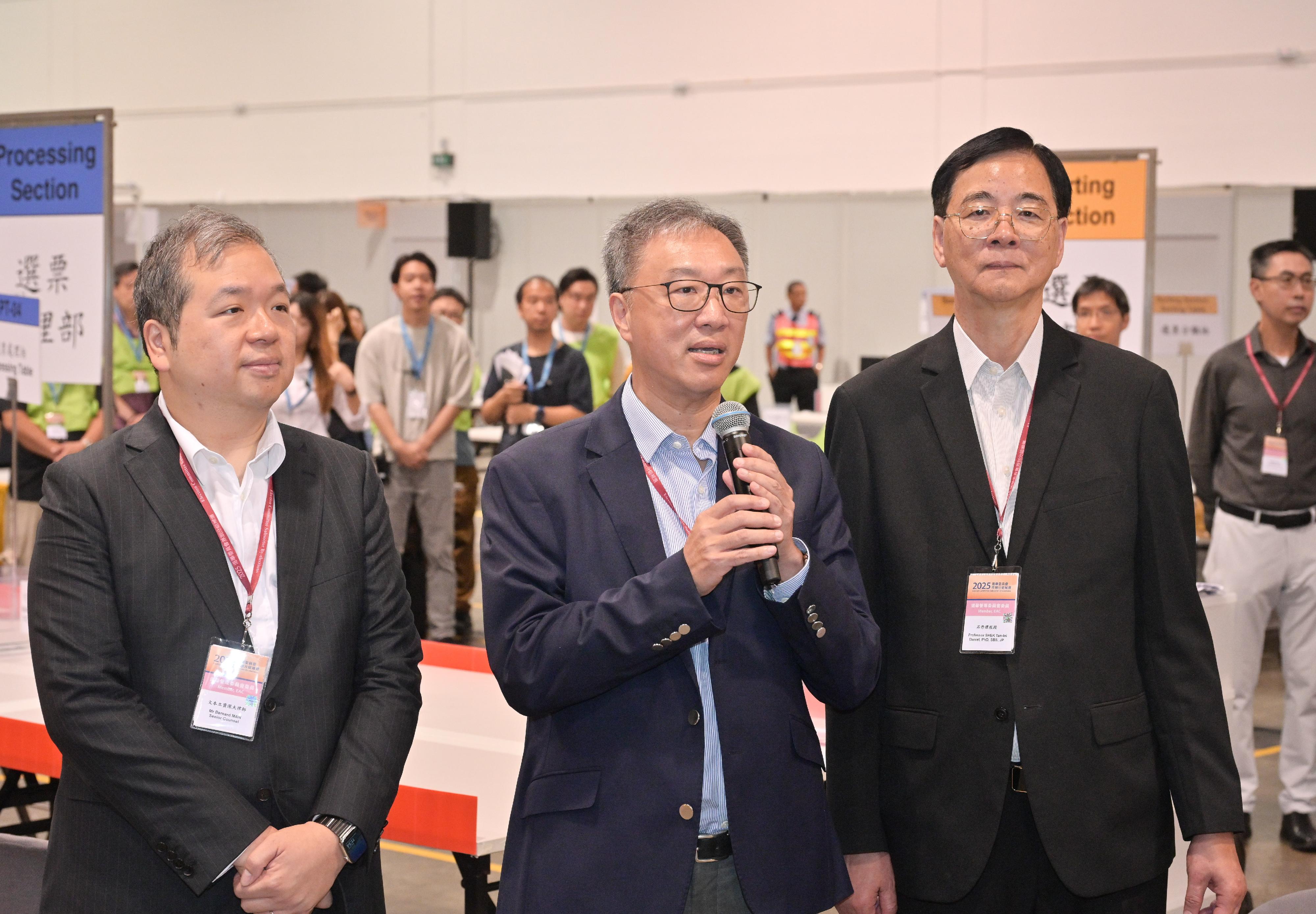 The Chairman of the Electoral Affairs Commission (EAC), Mr Justice David Lok (centre), visits the Central Counting Station of the 2025 Election Committee Subsector By-elections at the Hong Kong Convention and Exhibition Centre to inspect the on-site drill conducted by staff members and thank them for their joint efforts and dedication. Looking on are EAC members Professor Daniel Shek (right) and Mr Bernard Man, SC (left). 