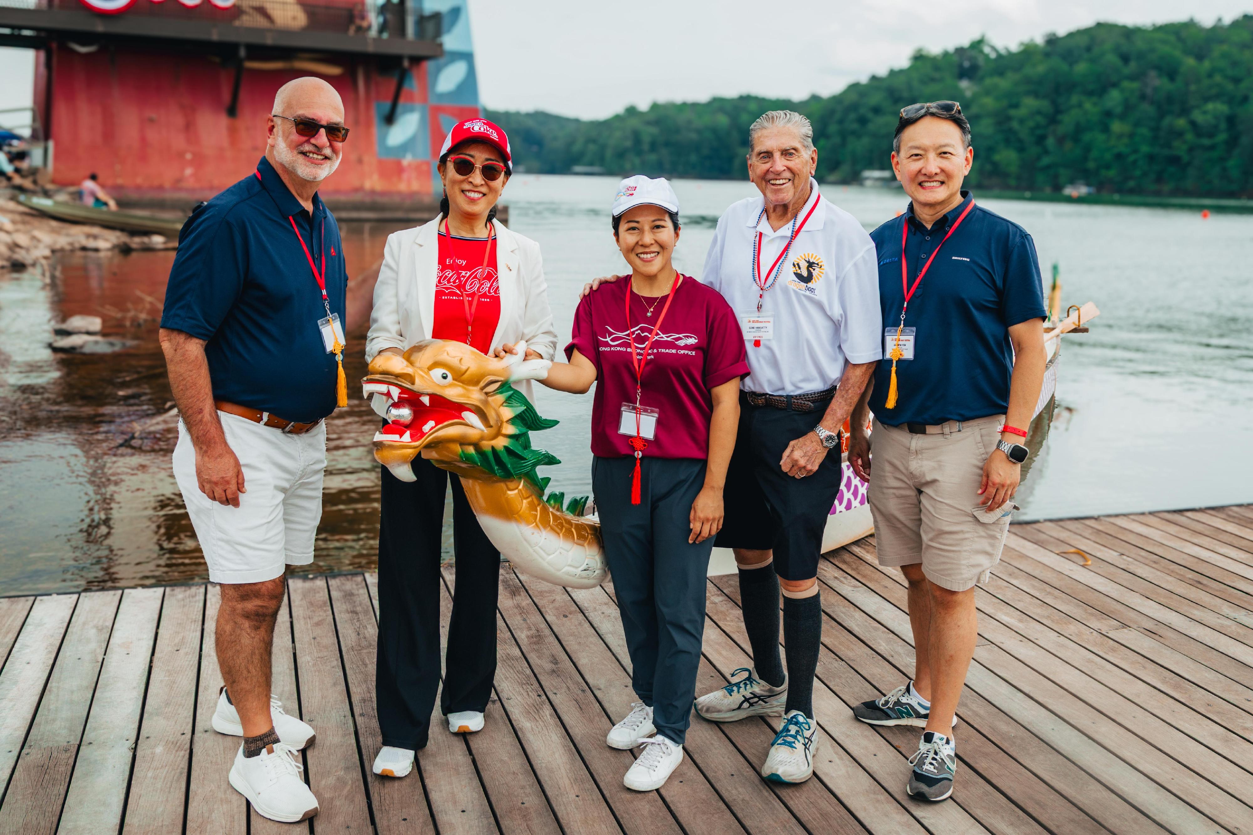 The Director of the Hong Kong Economic and Trade Office in New York, Ms Maisie Ho (centre), and other distinguished guests officiate at the eye-dotting ceremony of the Atlanta Hong Kong Dragon Boat Festival at Lake Lanier Olympic Park on September 6 (Atlanta time).