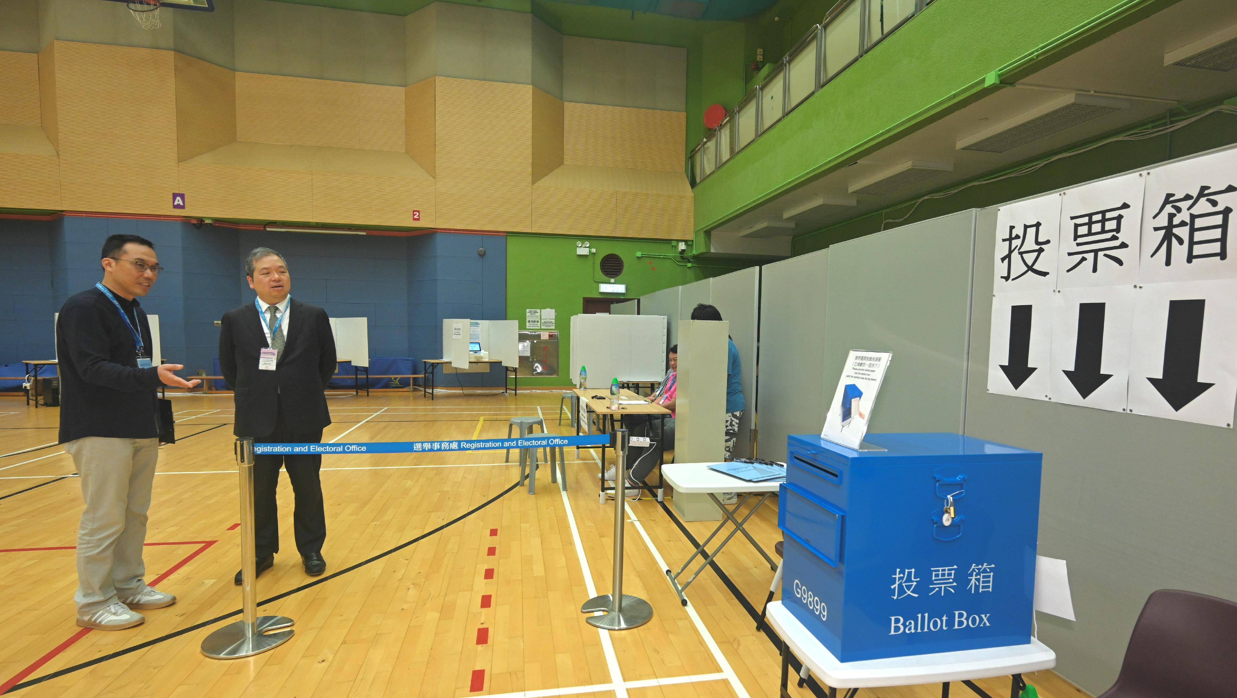 The Electoral Affairs Commission member Mr Bernard Man, SC (right), visits the polling station of the 2025 Election Committee Subsector By-elections located in Wai Tsuen Sports Centre this afternoon (September 7) to observe how electoral activities are conducted.