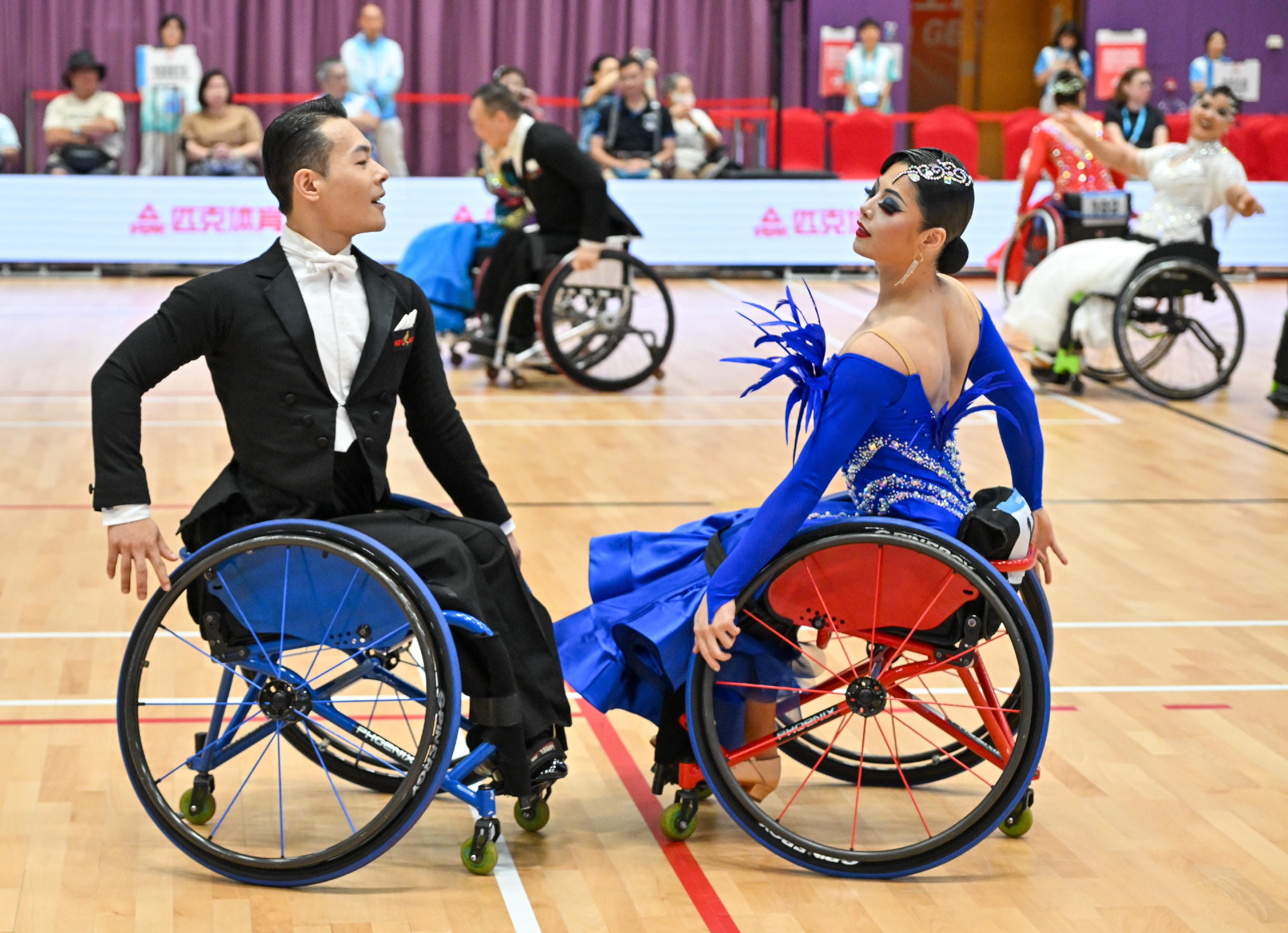 The mass participation para dance sport competition of the 12th National Games for Persons with Disabilities and the 9th National Special Olympic Games was held at Ma On Shan Sports Centre today (September 6). Photo shows athletes participating in the competition.
