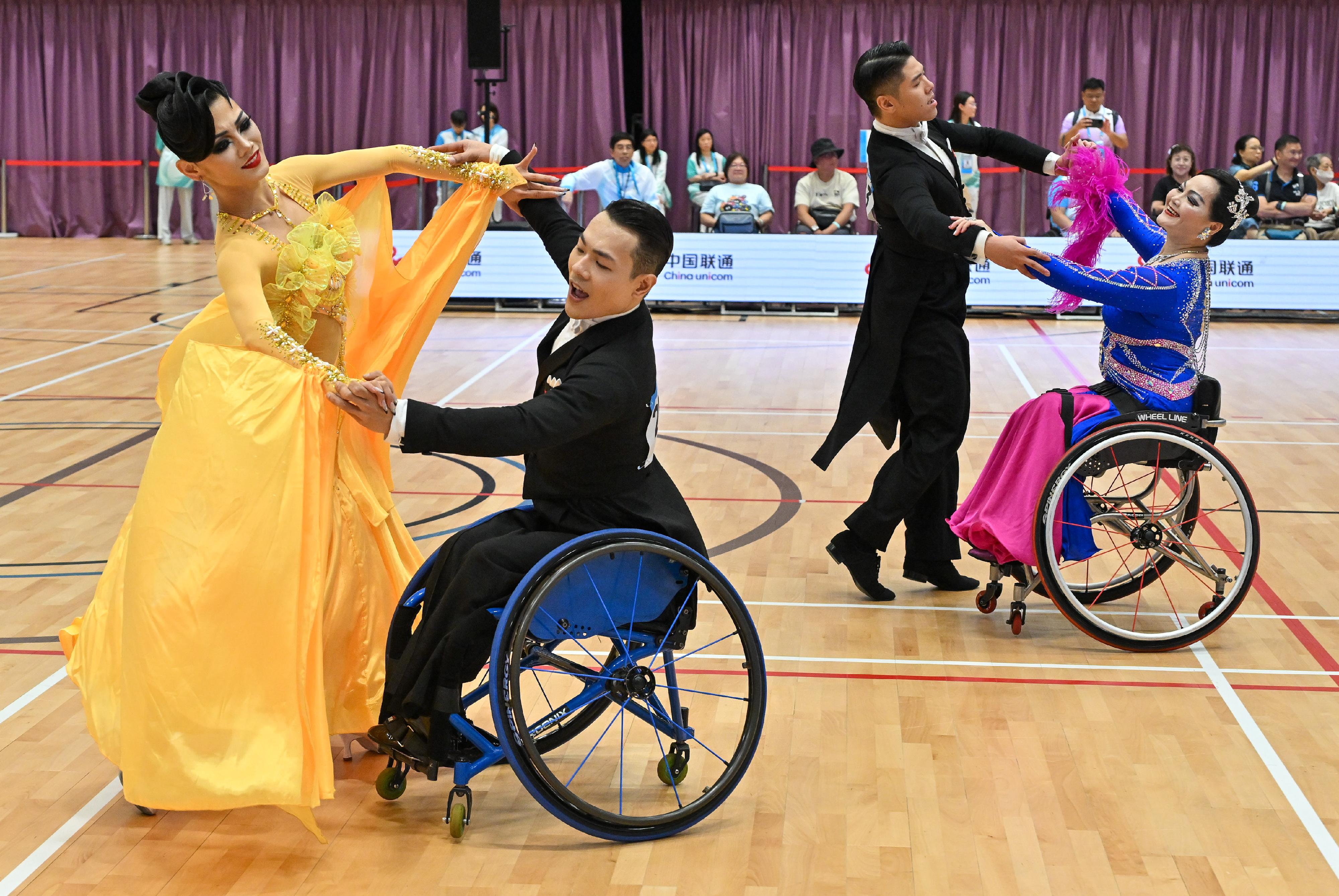 The mass participation para dance sport competition of the 12th National Games for Persons with Disabilities and the 9th National Special Olympic Games was held at Ma On Shan Sports Centre today (September 6). Photo shows athletes participating in the competition.