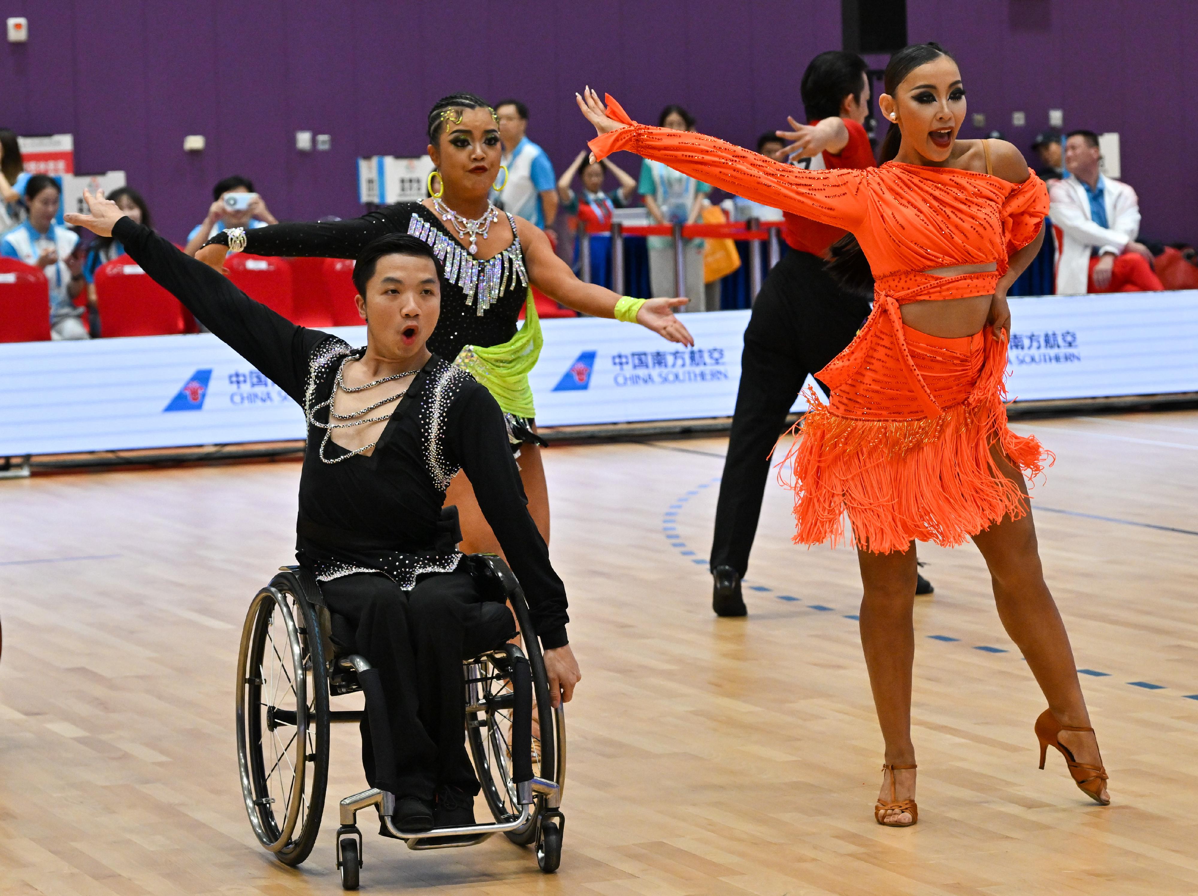 The mass participation para dance sport competition of the 12th National Games for Persons with Disabilities and the 9th National Special Olympic Games was held at Ma On Shan Sports Centre today (September 6). Photo shows athletes participating in the competition.