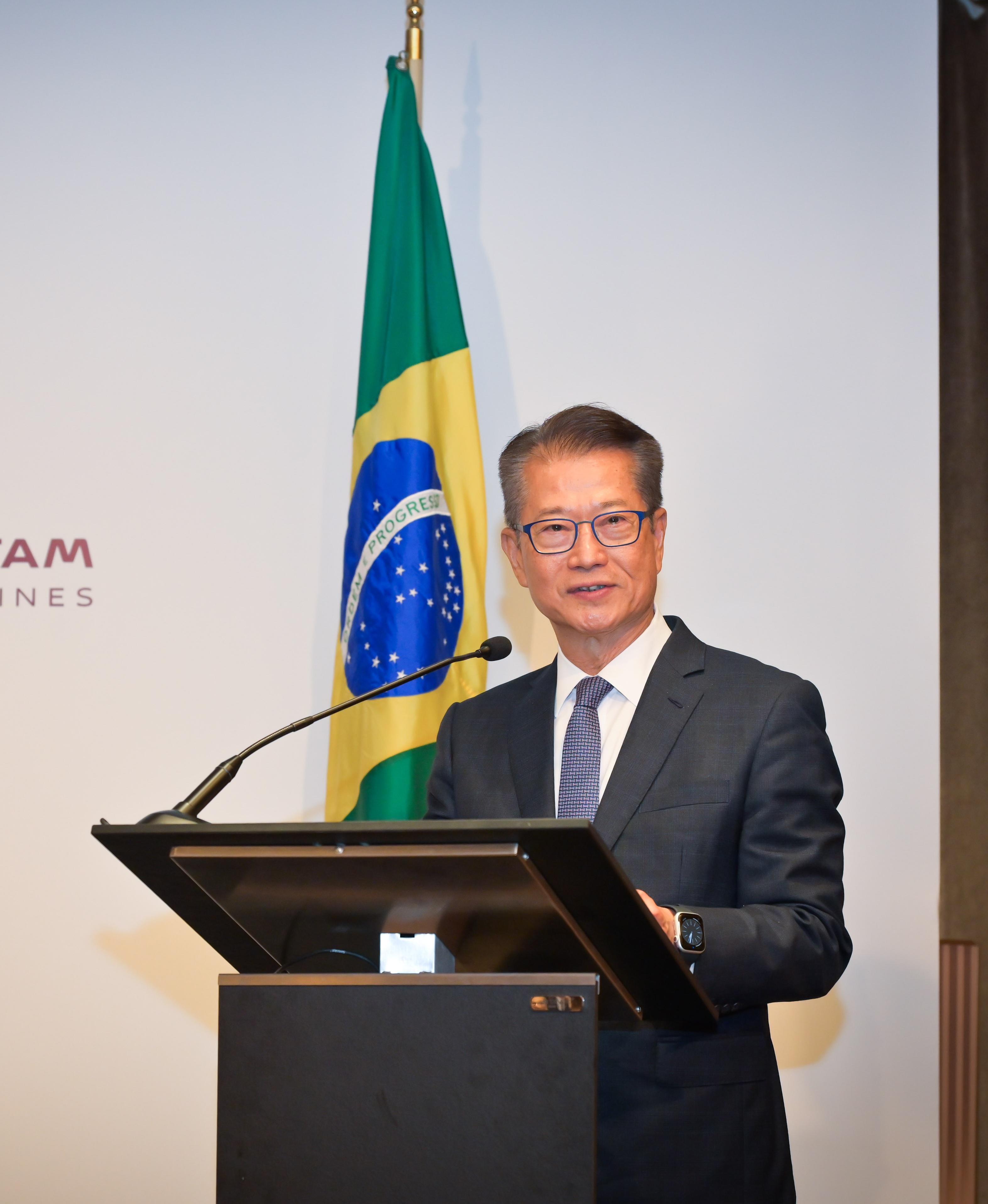 The Financial Secretary, Mr Paul Chan, speaks at Brazil's Independence Day Reception today (September 9). 
