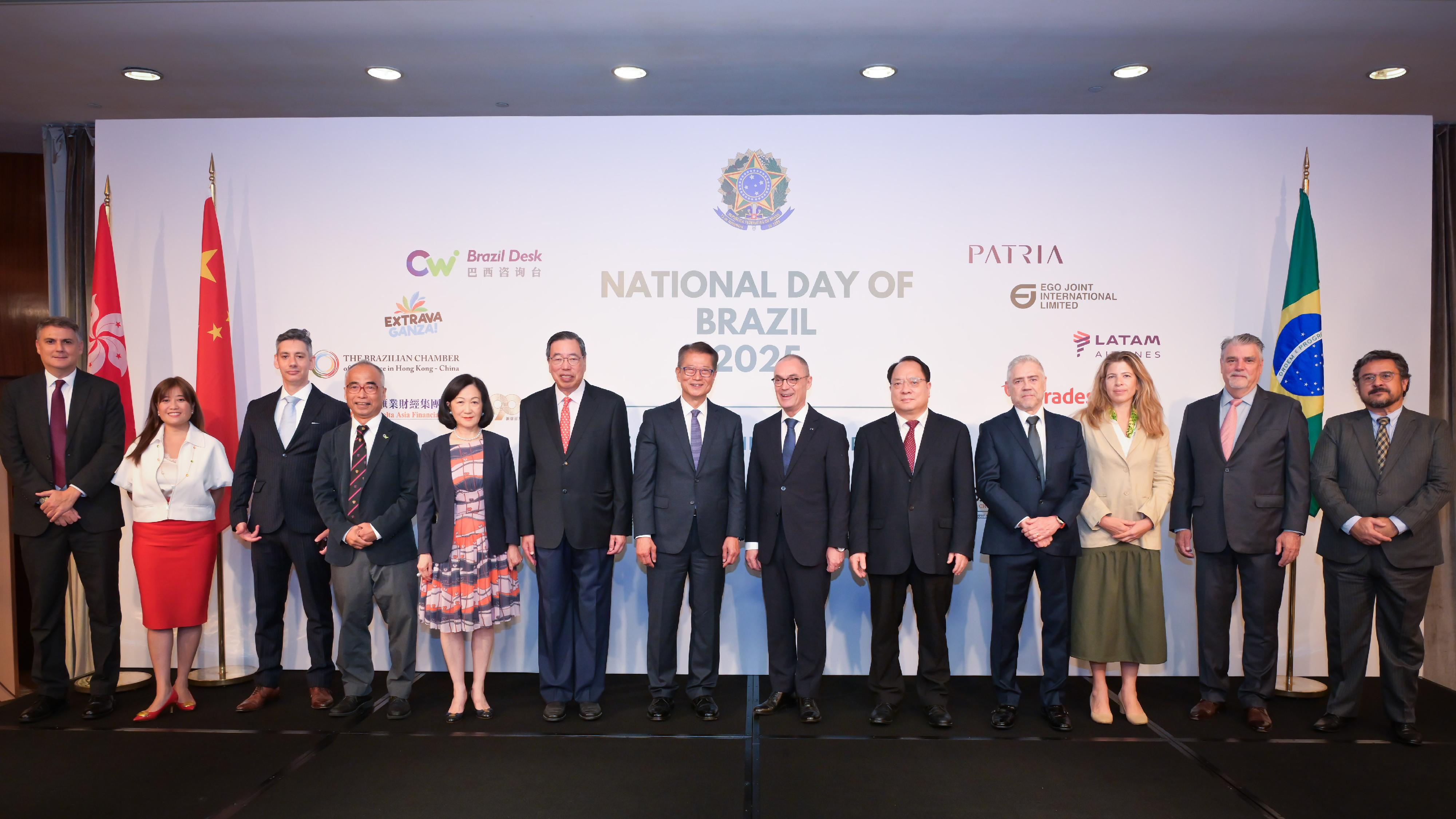 The Financial Secretary, Mr Paul Chan, attended Brazil's Independence Day Reception today (September 9). Photo shows Mr Chan (centre); the Consul-General of Brazil in Hong Kong, Mr Wladimir Valler Filho (sixth right); Deputy Commissioner of the Office of the Commissioner of the Ministry of Foreign Affairs in the Hong Kong Special Administrative Region Mr Pan Yundong (fifth right); the President of the Legislative Council, Mr Andrew Leung (sixth left), and the Convenor of the Non-official Members of the Executive Council, Mrs Regina Ip (fifth left), with other guests at the reception. 
