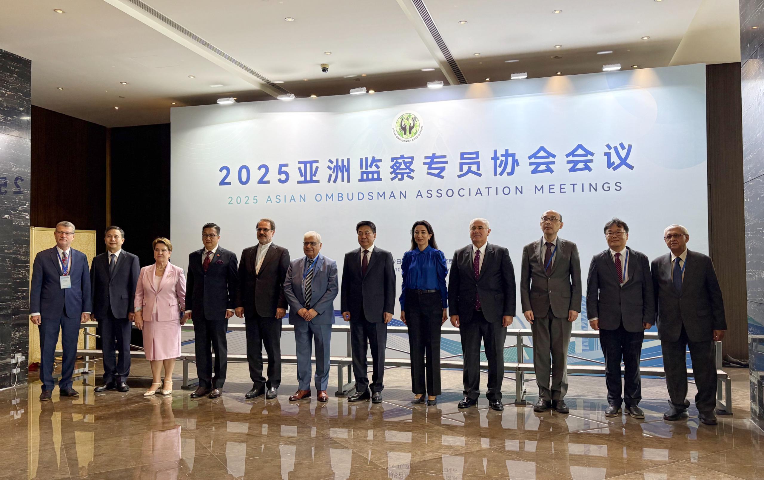 The Ombudsman, Mr Jack Chan (fourth left), attended the annual Board of Directors Meeting and the 18th General Assembly of Asia Ombudsman Association held in Nanjing today (September 9).
