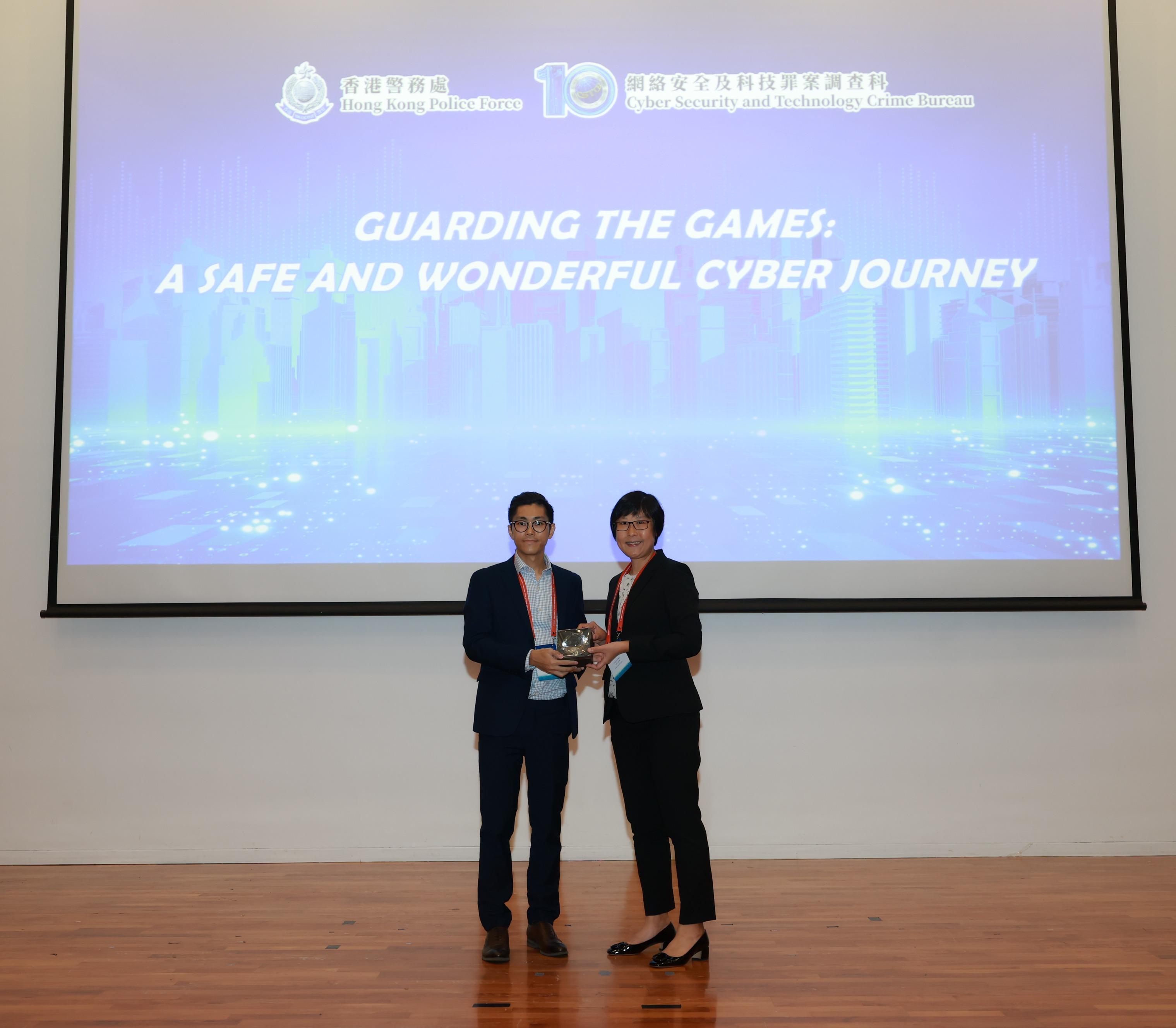 The Cyber Security and Technology Crime Bureau of the Hong Kong Police Force conducted the Cyber Security Seminar cum Tabletop Exercise, codenamed SWORDLIFTER, at the Police Headquarters today (September 9). Photo shows the Assistant Commissioner of Police (Crime), Ms Chung Wing-man (right), presenting a souvenir to a guest speaker.