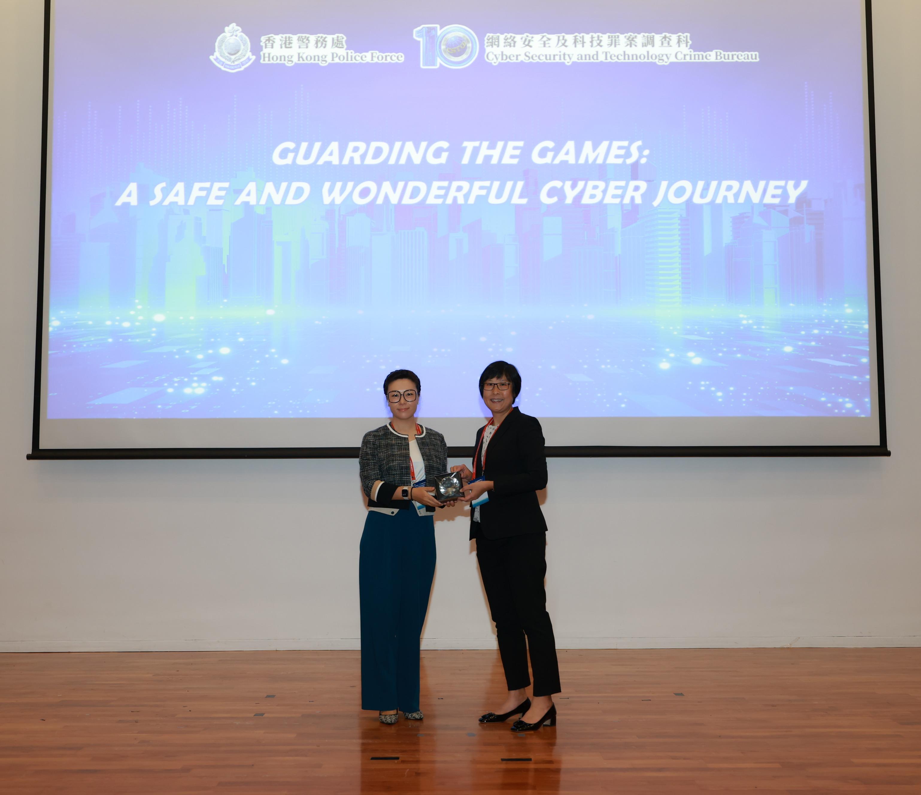 The Cyber Security and Technology Crime Bureau of the Hong Kong Police Force conducted the Cyber Security Seminar cum Tabletop Exercise, codenamed SWORDLIFTER, at the Police Headquarters today (September 9). Photo shows the Assistant Commissioner of Police (Crime), Ms Chung Wing-man (right), presenting a souvenir to a guest speaker.