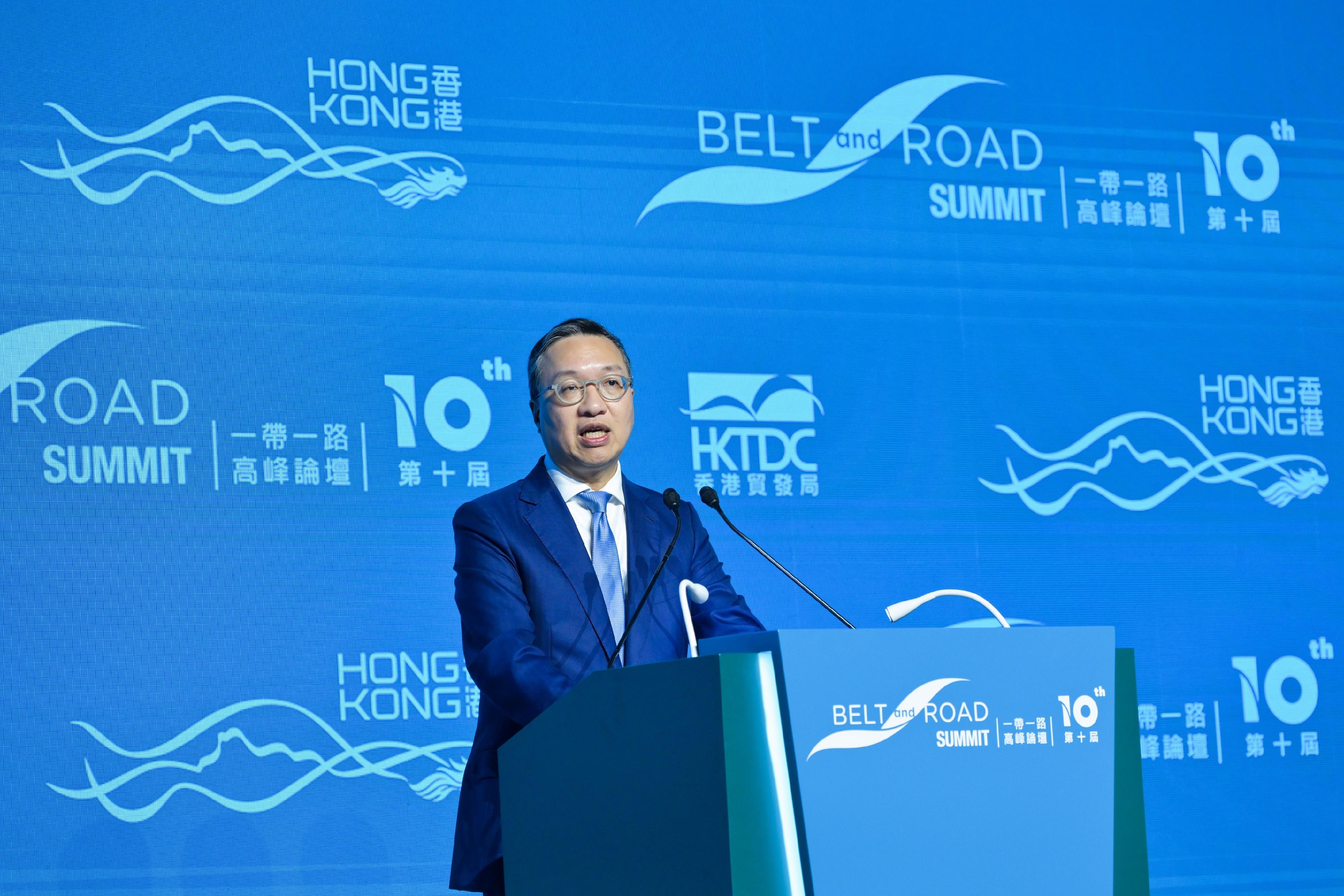 The Secretary for Justice, Mr Paul Lam, SC, delivers his welcome remarks at the thematic breakout session entitled Synergy in Legal Solutions: Co-Creating a Shared Silk Road Vision of the 10th Belt and Road Summit today (September 10).