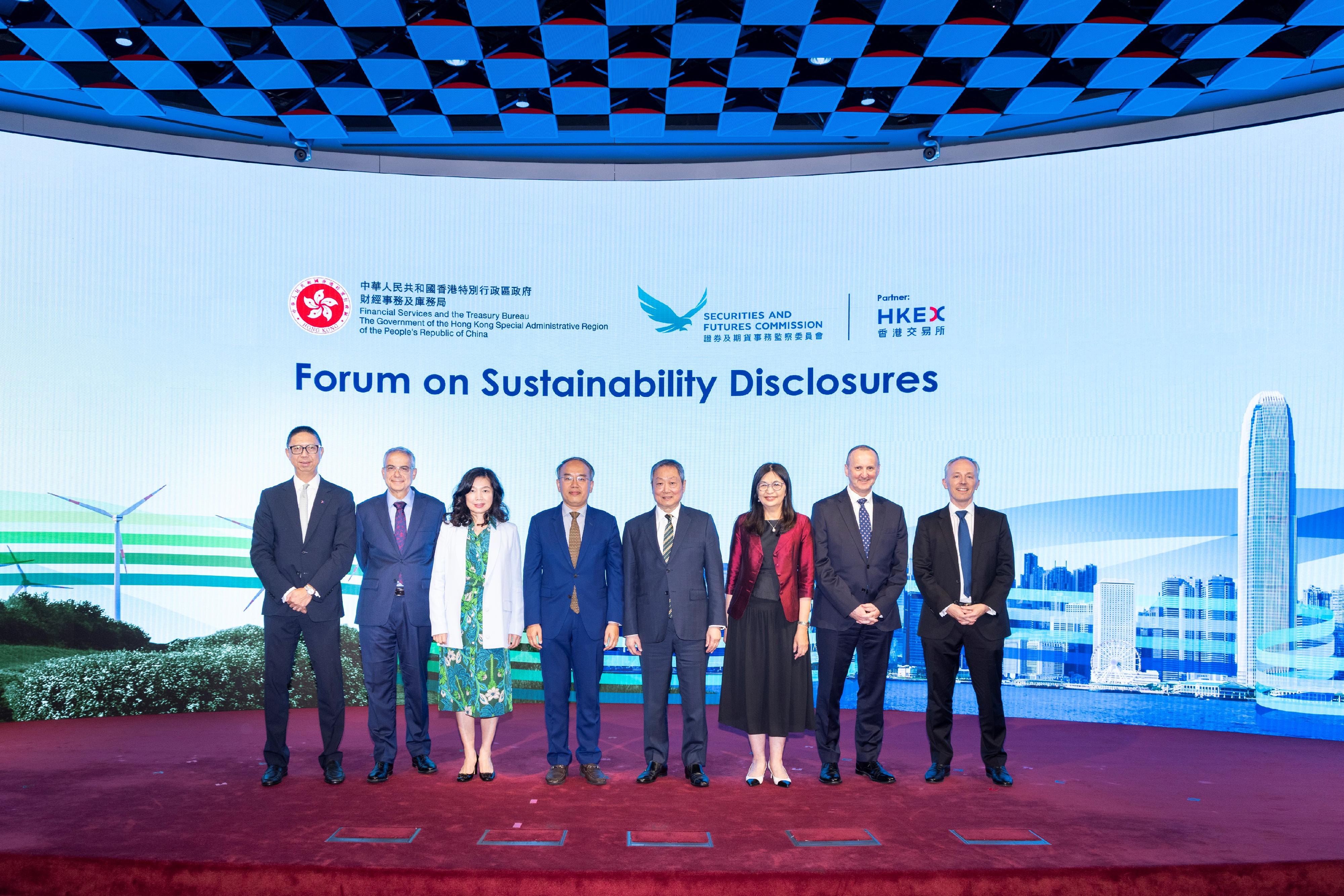 The Secretary for Financial Services and the Treasury, Mr Christopher Hui (fourth left), is pictured with the Permanent Secretary for Financial Services and the Treasury (Financial Services), Ms Salina Yan (third left); the Chairman of the Securities and Futures Commission (SFC), Dr Kelvin Wong (fourth right); the Chief Executive Officer of the SFC, Ms Julia Leung (third right), and other guests at the Forum on Sustainability Disclosures today (September 10).