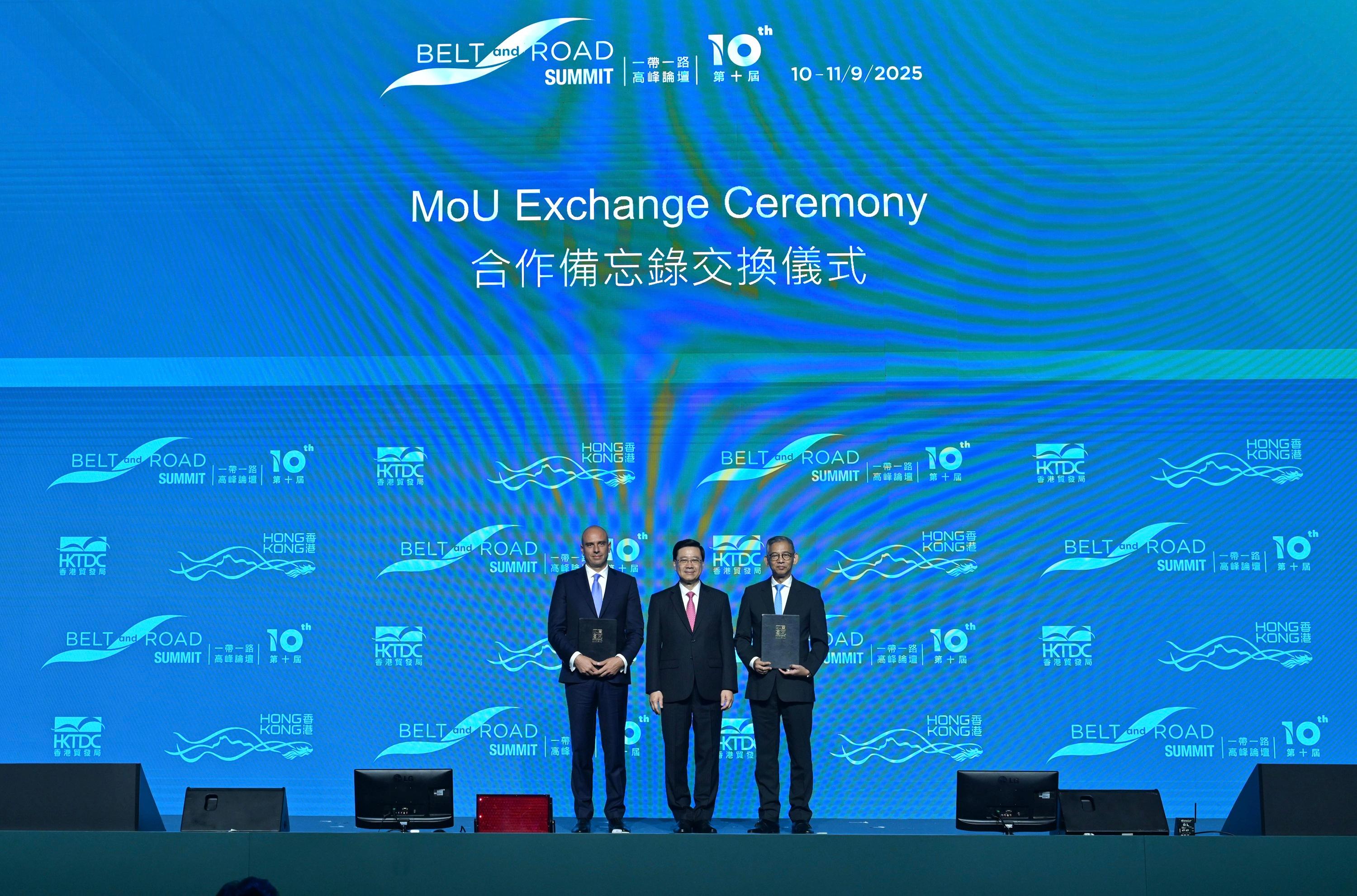 The Chief Executive, Mr John Lee, attended the 10th Belt and Road Summit today (September 10). Photo shows Mr Lee (centre) witnessing the Commissioner of Independent Commission Against Corruption, Mr Woo Ying-ming (right), exchanging the Memorandum of Understanding with a representative from the Integrity Authority of Hungary (left).