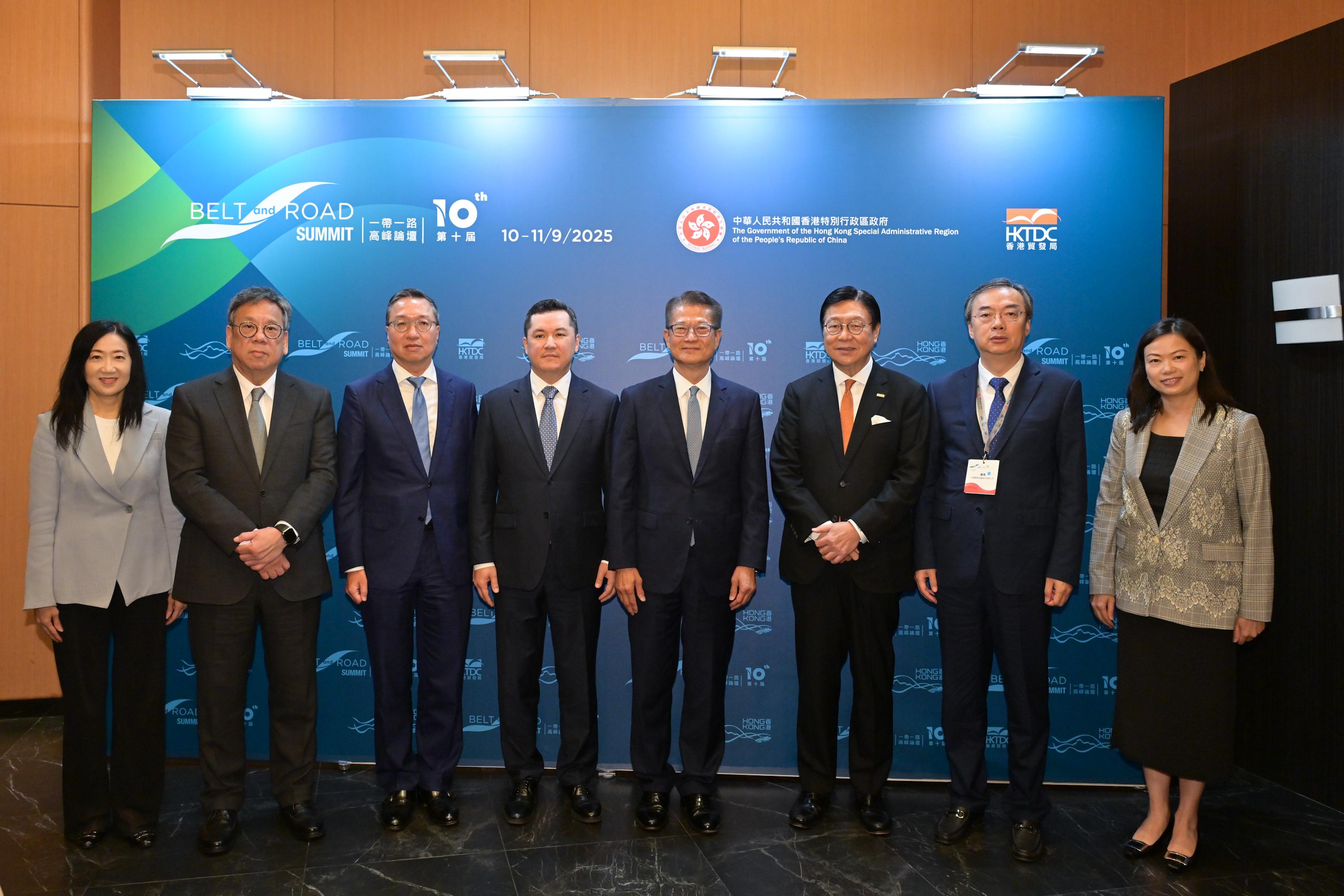 The Financial Secretary, Mr Paul Chan, attended the 10th Belt and Road Summit Keynote Luncheon today (September 10). Photo shows Mr Chan (fourth right); the Chairman of the Hong Kong Trade Development Council, Professor Frederick Ma (third right); the Chairman of the Board of Directors and Chairman of the Management Committee of the China International Capital Corporation Limited, Mr Chen Liang (second right), and other guests at the event.